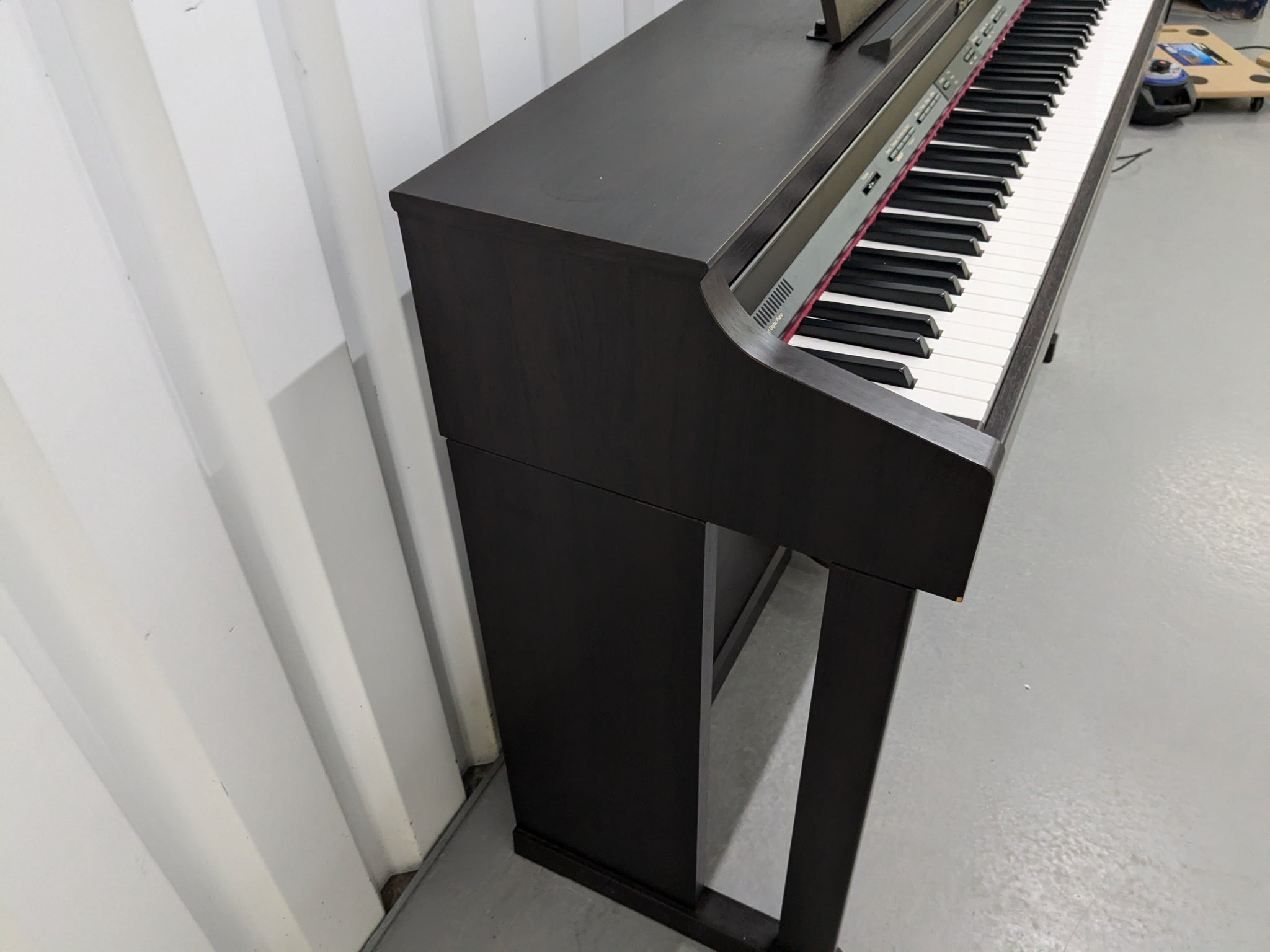 Roland HP302 digital piano and stool in dark rosewood finish stock