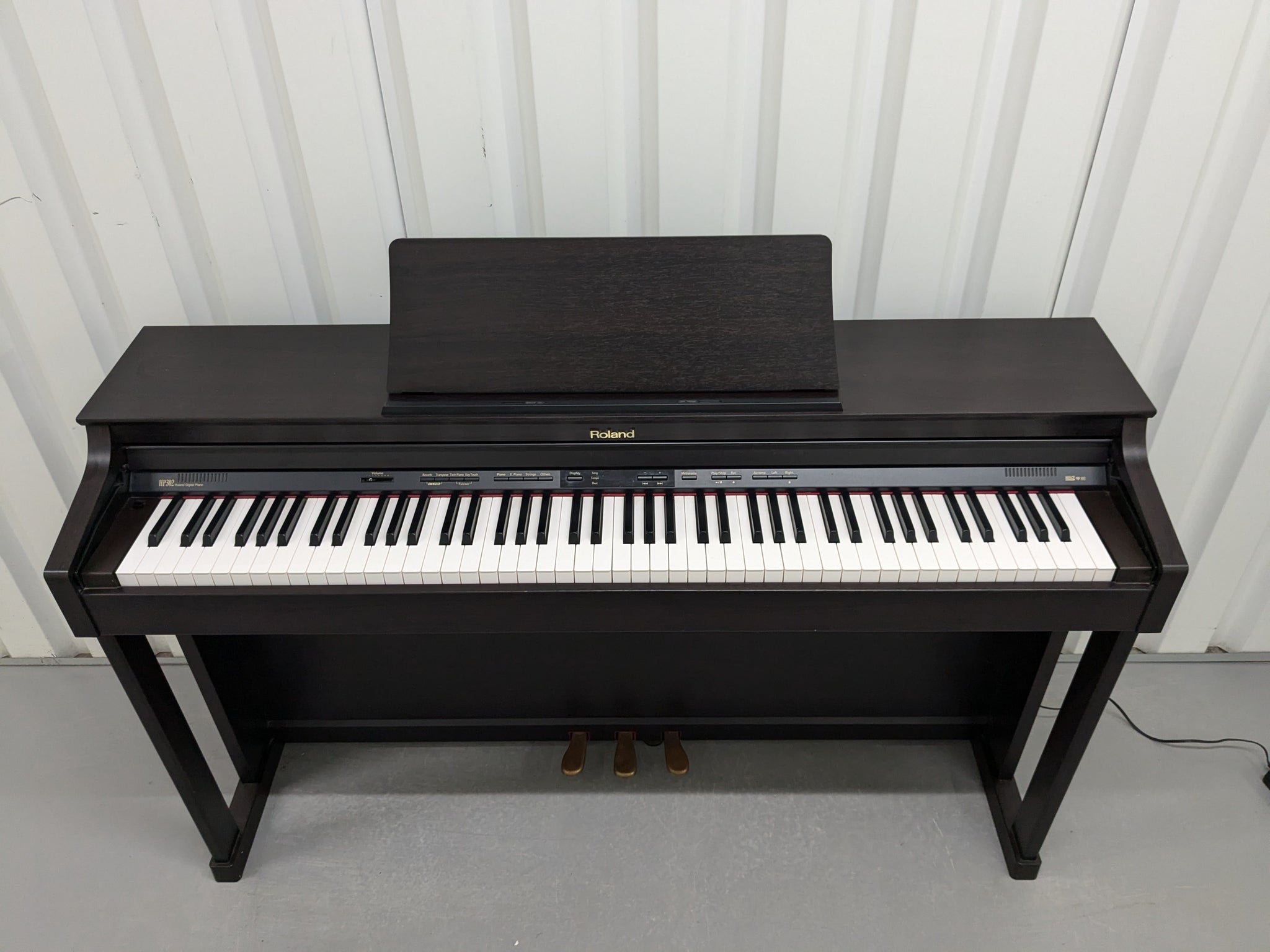 Roland HP302 digital piano and stool in dark rosewood finish stock