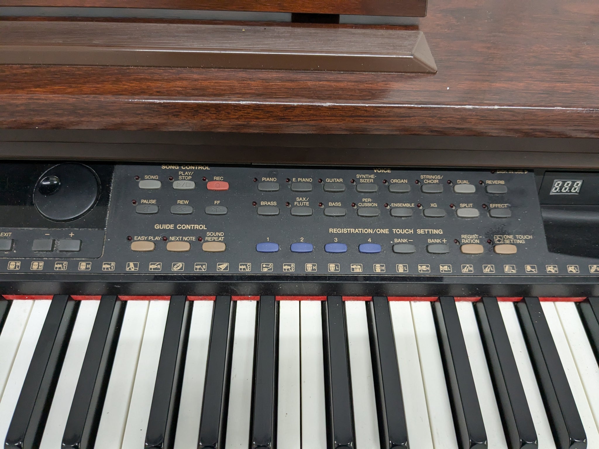Yamaha Clavinova CVP-103 digital piano arranger in mahogany stock