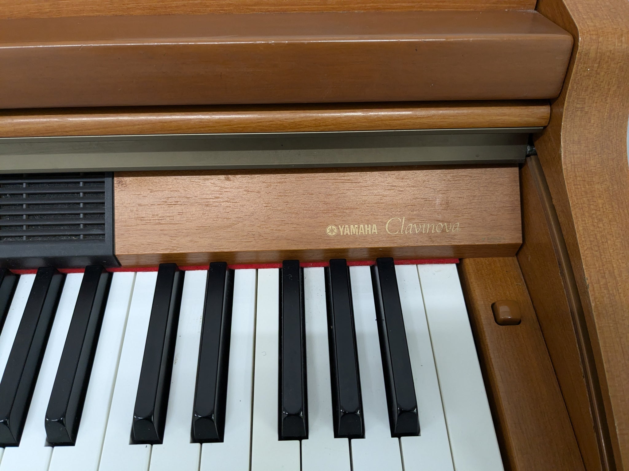 Yamaha Clavinova CLP-950 Digital Piano in cherry wood finish stock