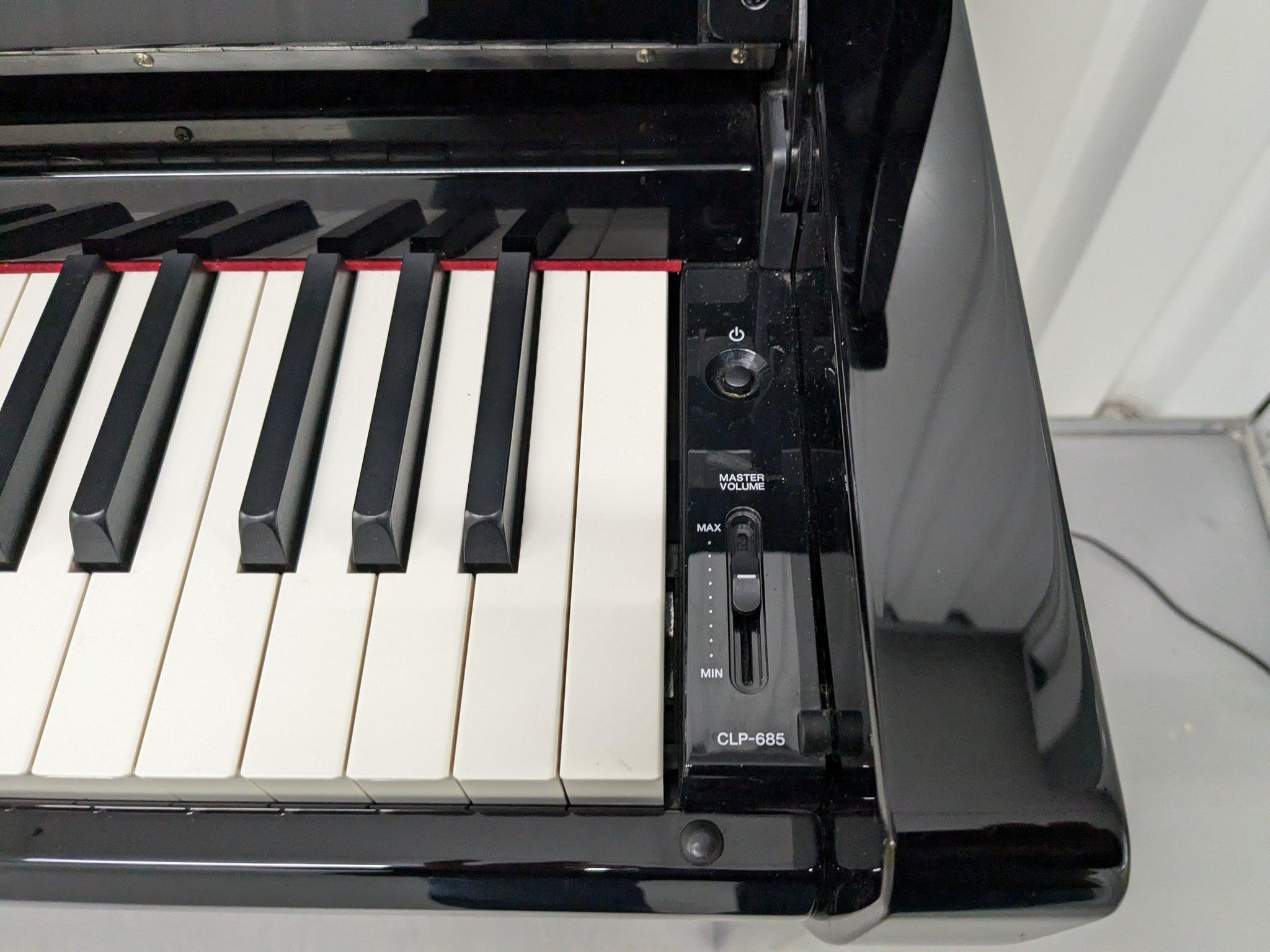 Yamaha Clavinova CLP-685 digital piano and stool in glossy black