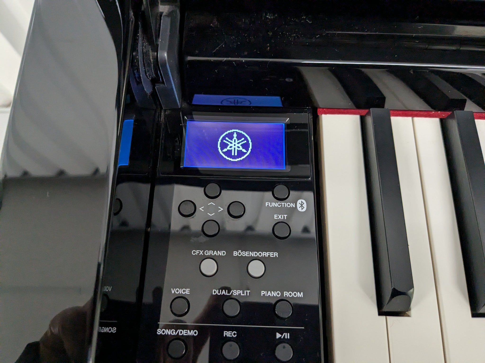 YAMAHA CLP-685 Clavinova 鏡面ブラック 椅子・マット付き Yamaha Clavinova CLP-685 Digital Upright Piano with Bench - Matte