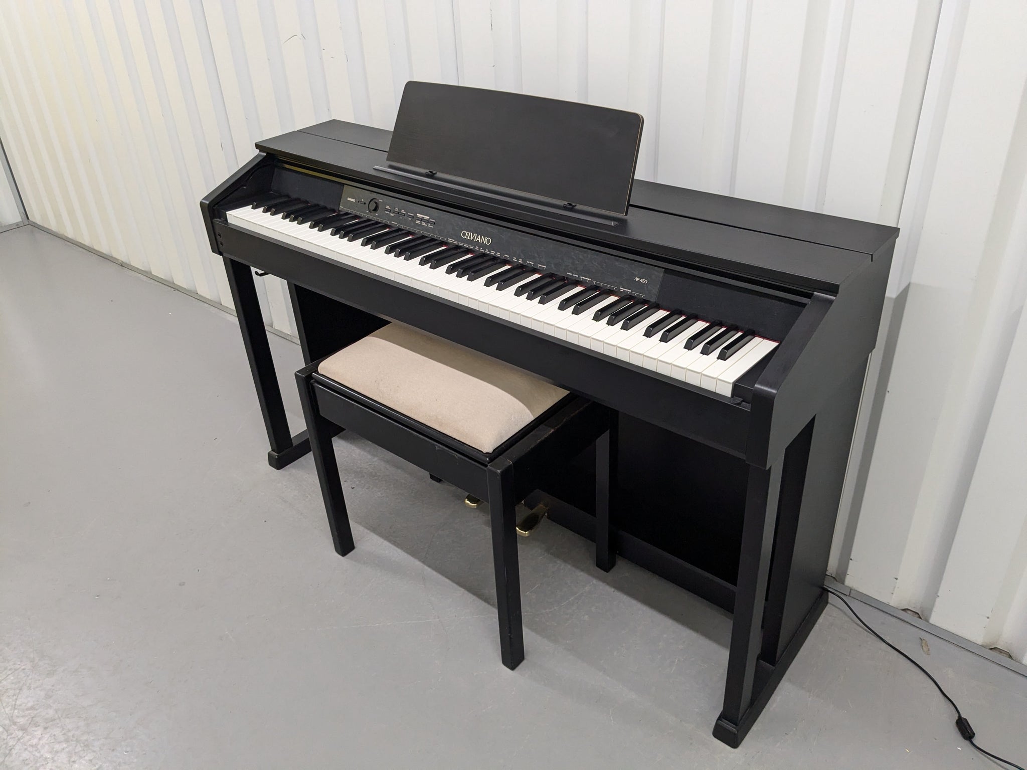 CASIO 電子ピアノ CELVIANO AP-450 CASIO CELVIANO AP-450 DIGITAL PIANO AND STOOL IN SATIN BLACK stock