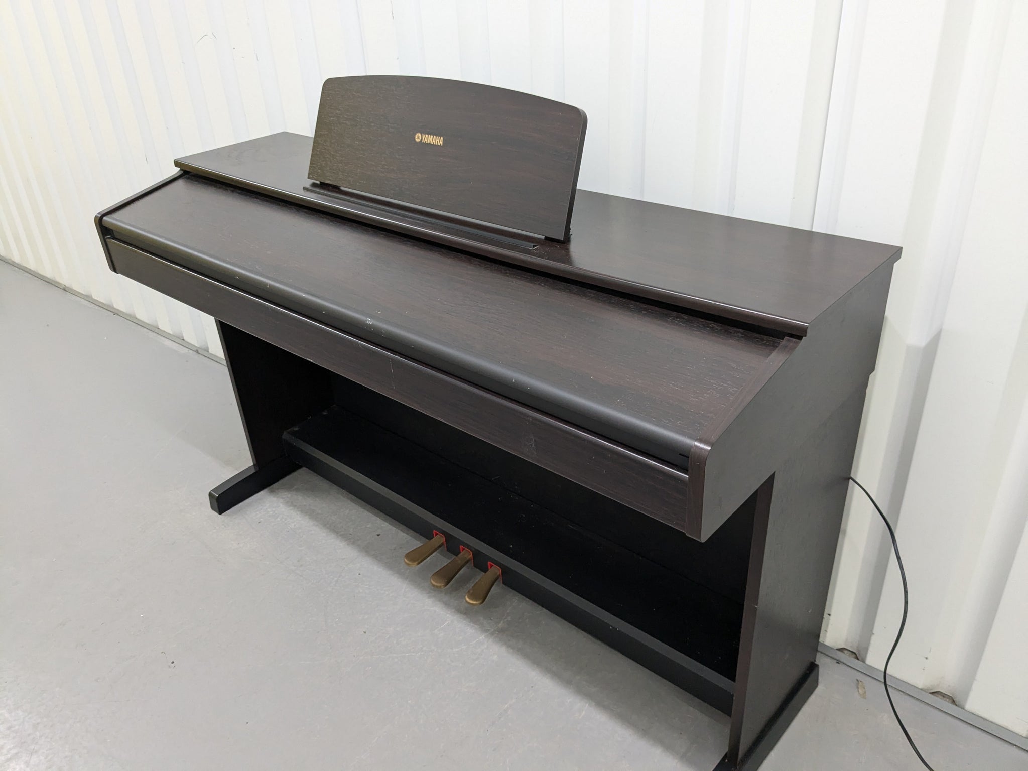 Yamaha Arius YDP-101 Digital Piano in dark rosewood finish stock nr 24593