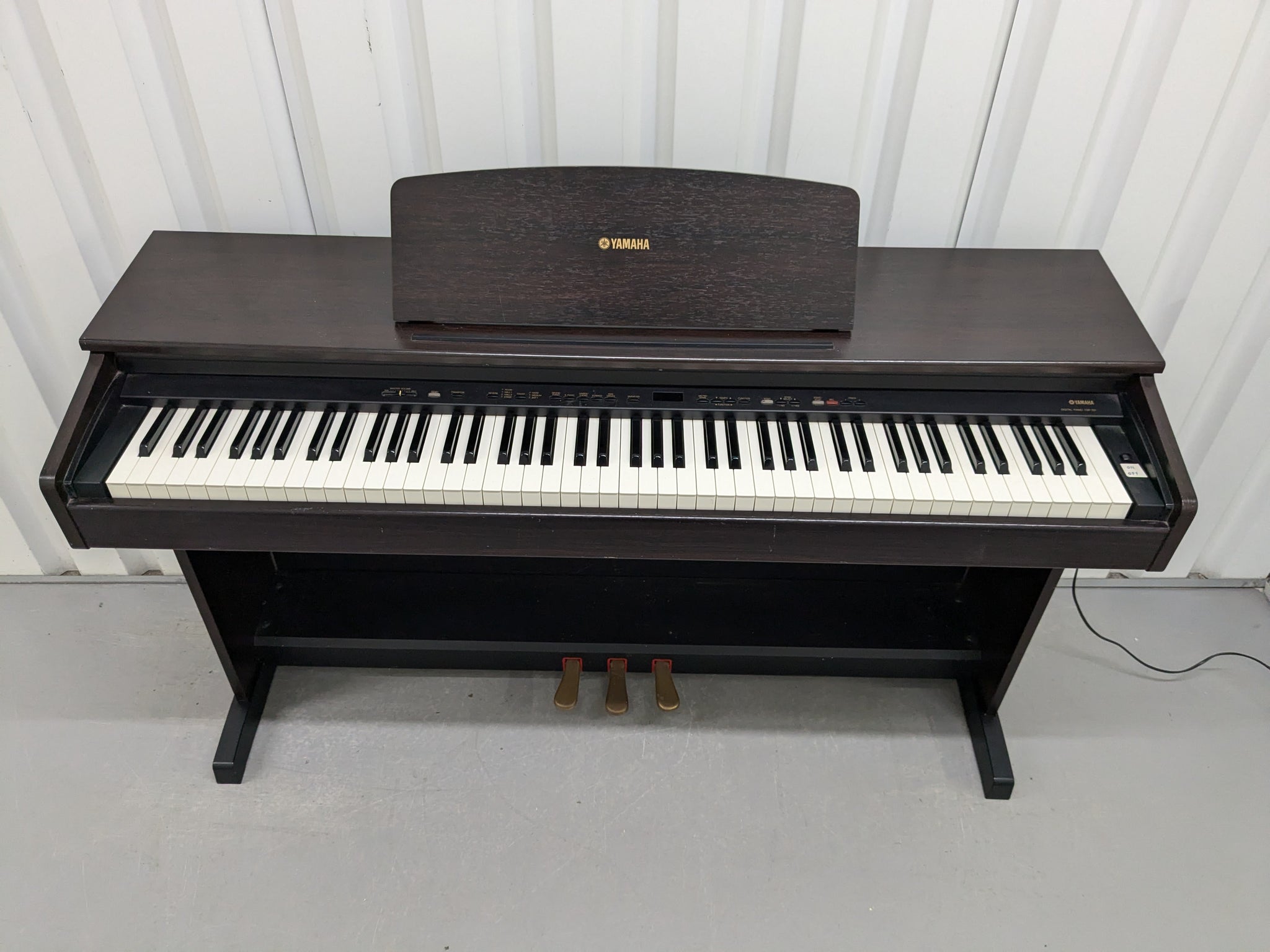 Yamaha Arius YDP-101 Digital Piano in dark rosewood finish stock nr 24 –  Sulinda Music