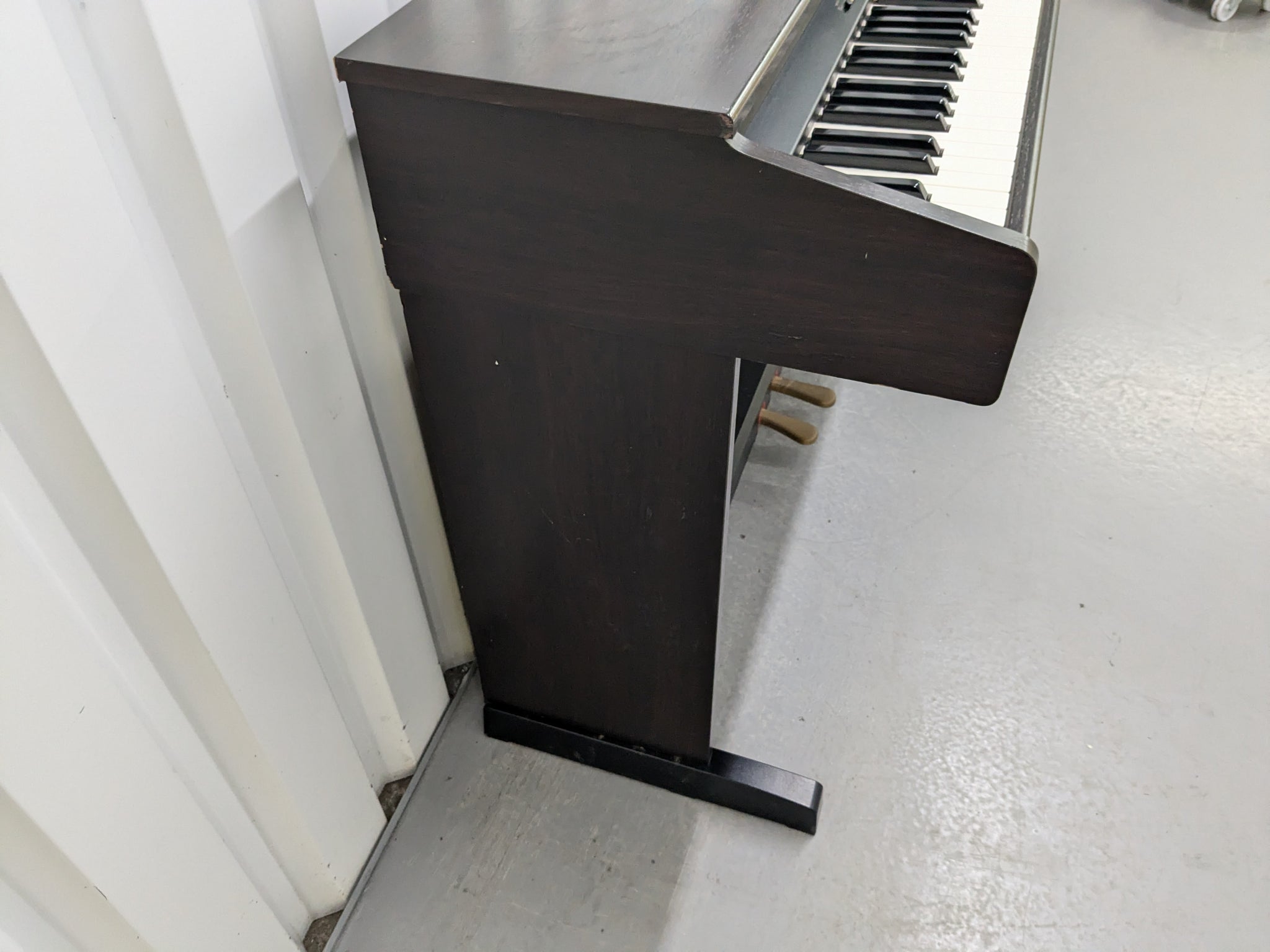 Yamaha Arius YDP-101 Digital Piano in dark rosewood finish stock