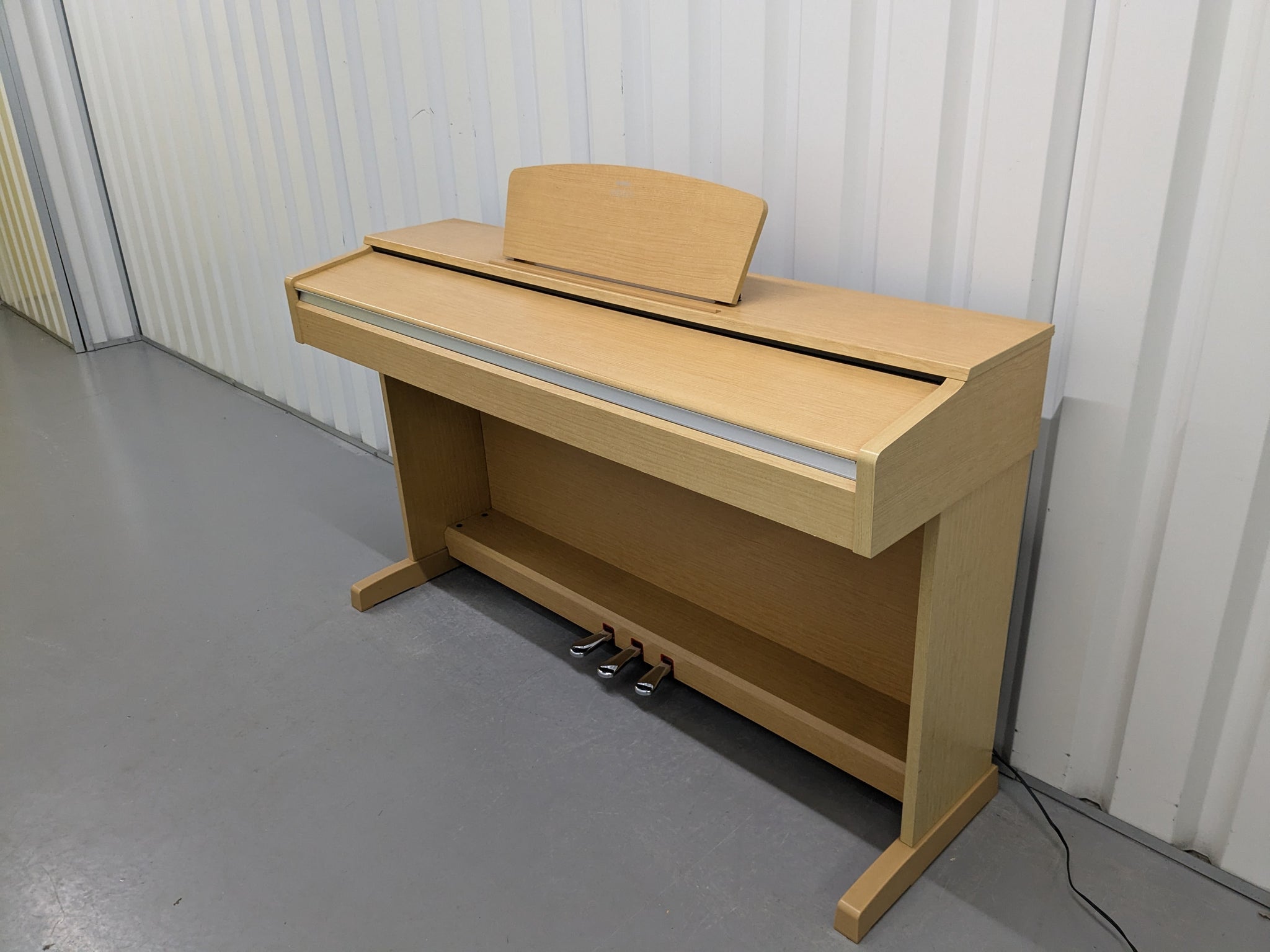 Yamaha Arius YDP-140 digital piano in cherry wood finish stock