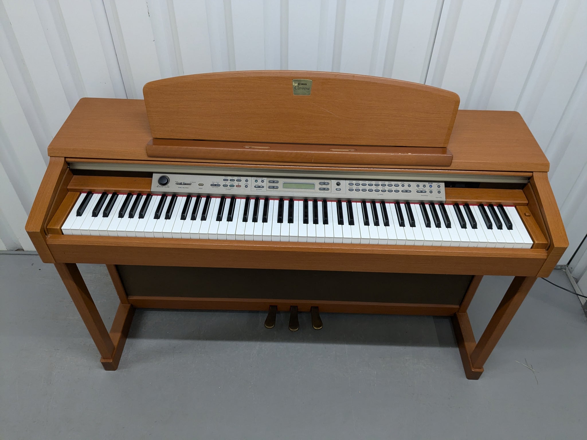YAMAHA clavinova　CLP-170M 電子ピアノ　純正椅子付き Yamaha Clavinova CLP-170 digital piano in cherry wood finish stock