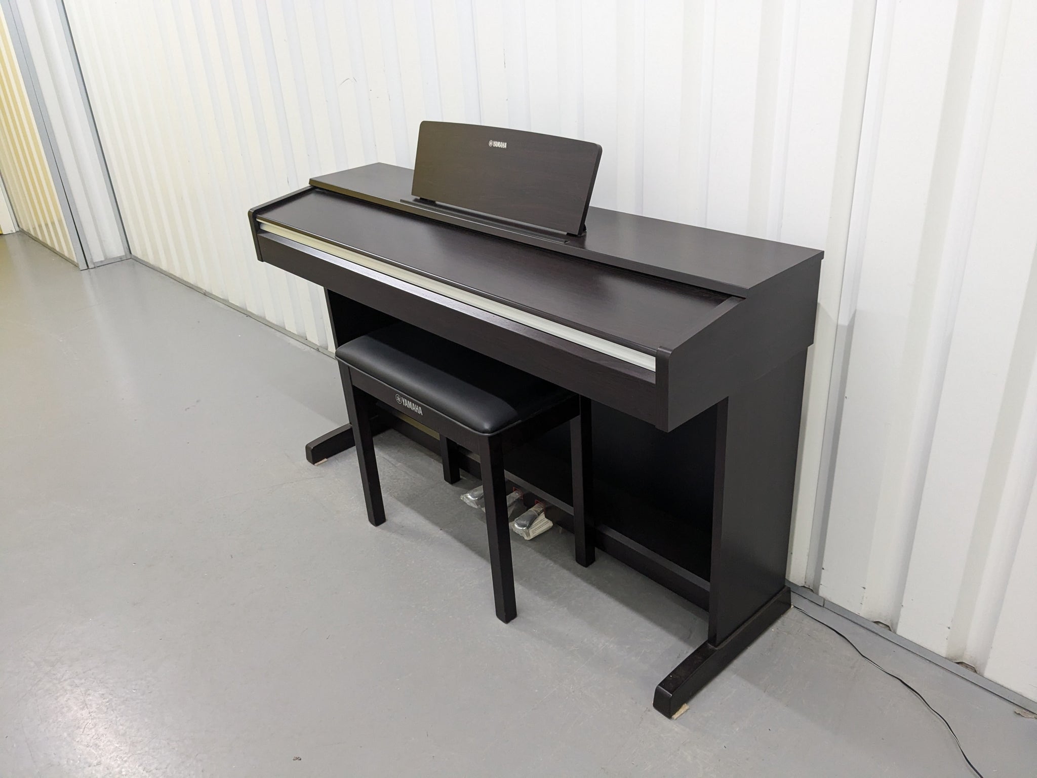 E-Piano und Hocker deals Yamaha YDP 142