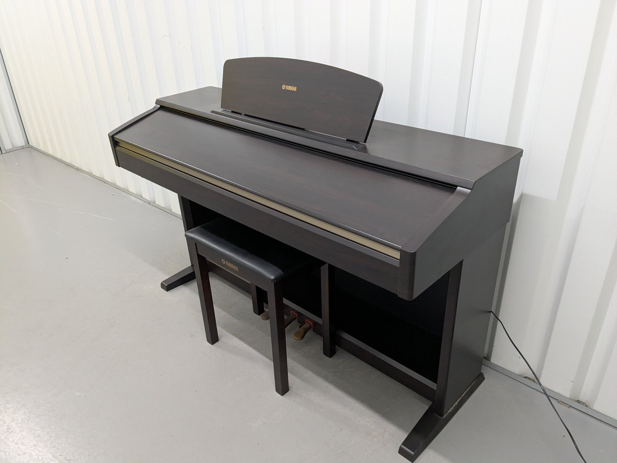 Yamaha Clavinova YDP-223 Digital Piano Full Size 88 keys 3 pedals