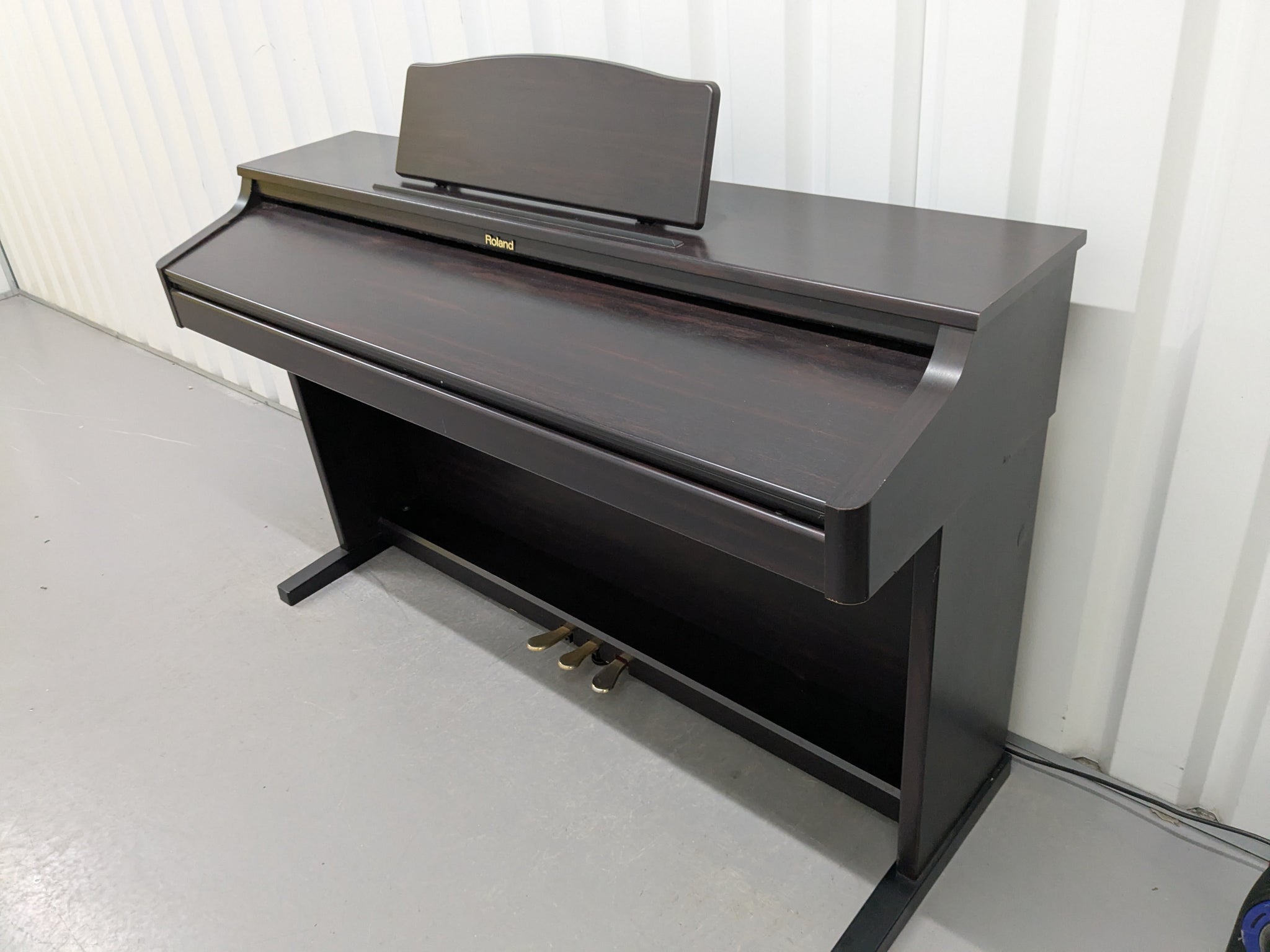 Roland HP-2e digital piano in dark rosewood finish stock number