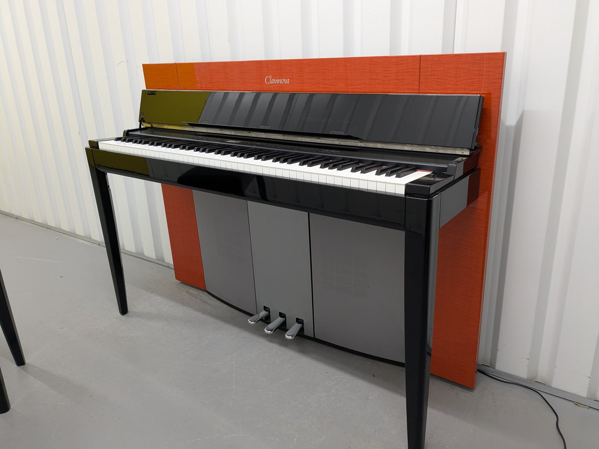 YAMAHA Clavinova MODUS CLP-F01 in Polished Ebony+Orange with stool