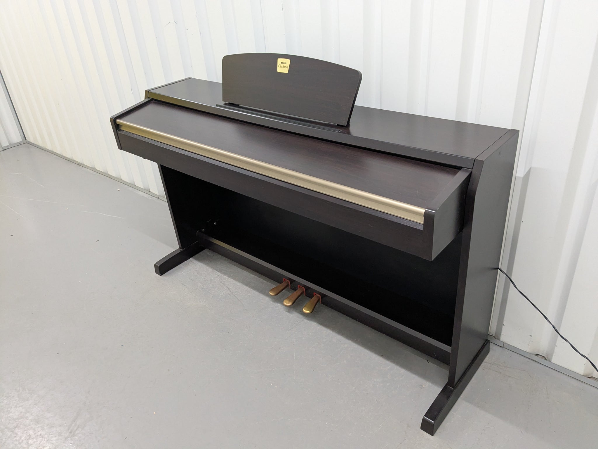 Yamaha Clavinova CLP-220 digital piano in dark rosewood stock