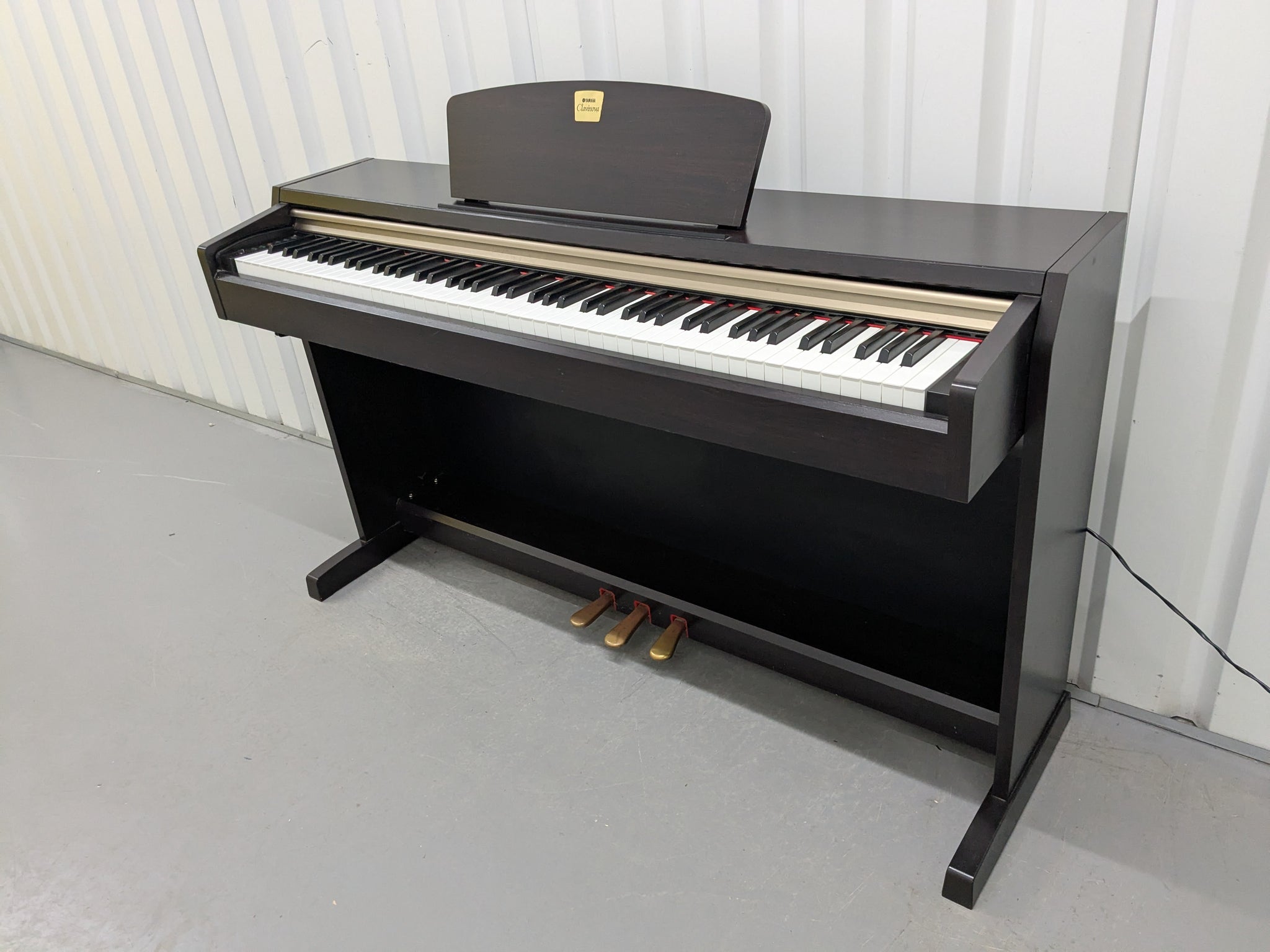 Yamaha Clavinova CLP-220 digital piano in dark rosewood