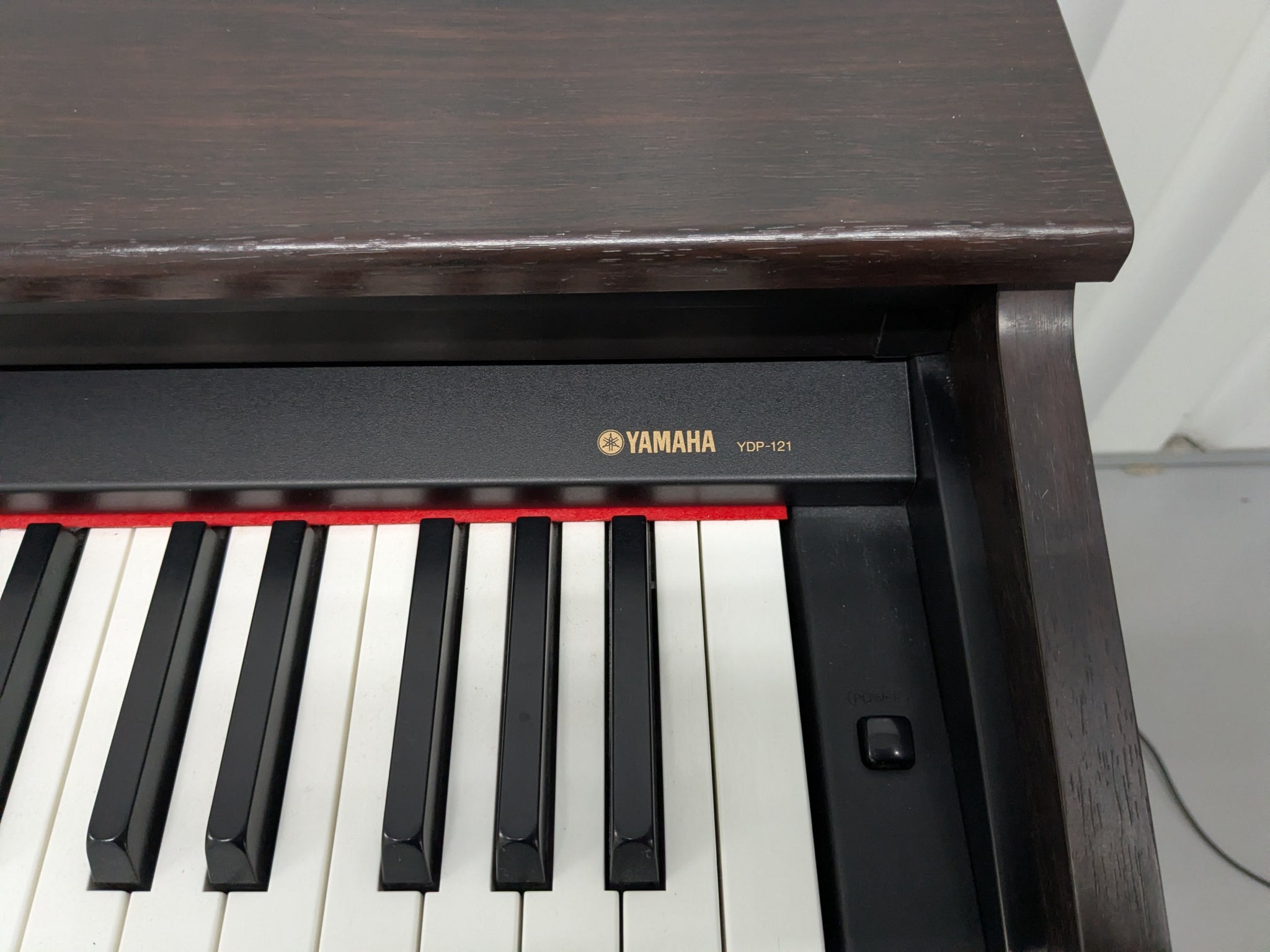 Yamaha Arius YDP-121 Digital Piano and stool in dark rosewood