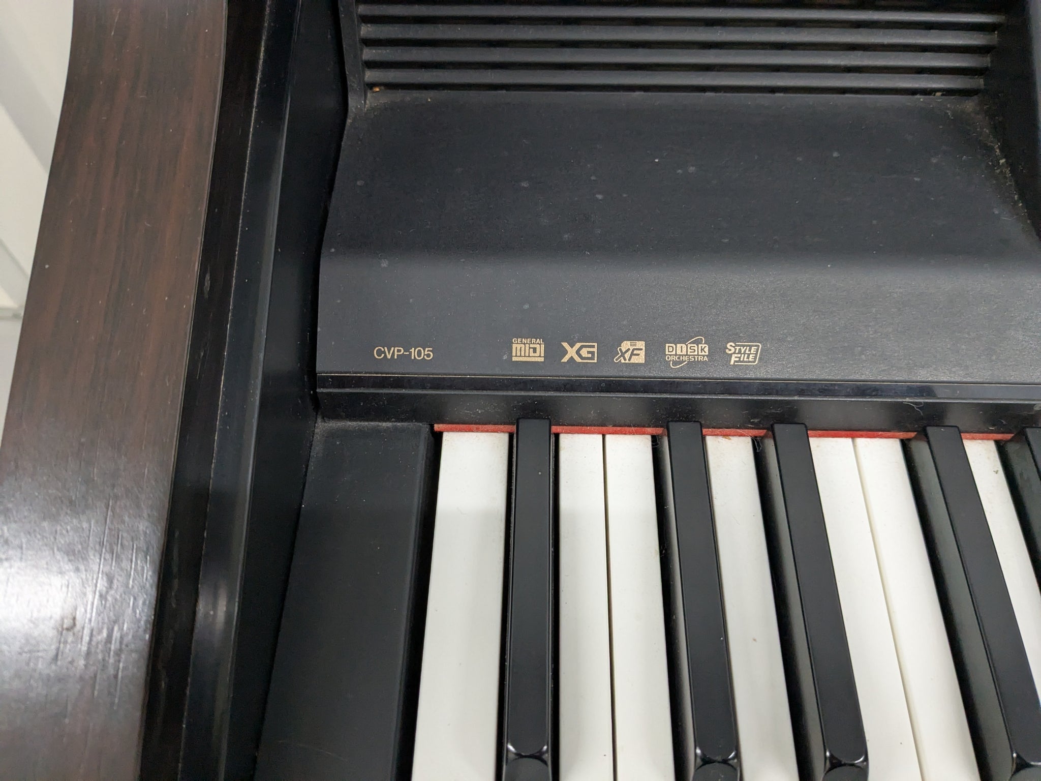 Yamaha Clavinova CVP-105 digital piano arranger in rosewood stock