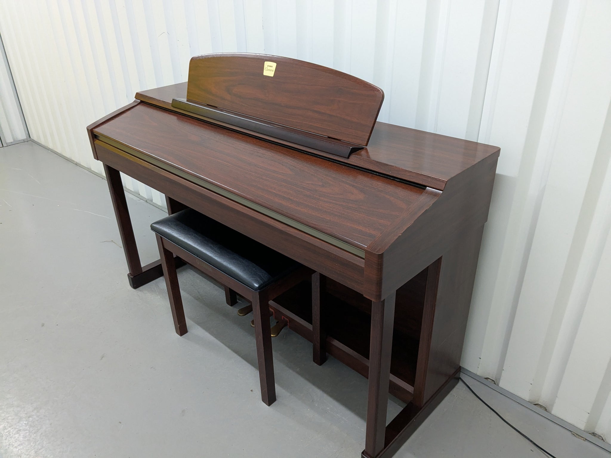 Yamaha Clavinova CLP-150電子ピアノ Yamaha Clavinova CLP-150 digital piano in mahogany finish