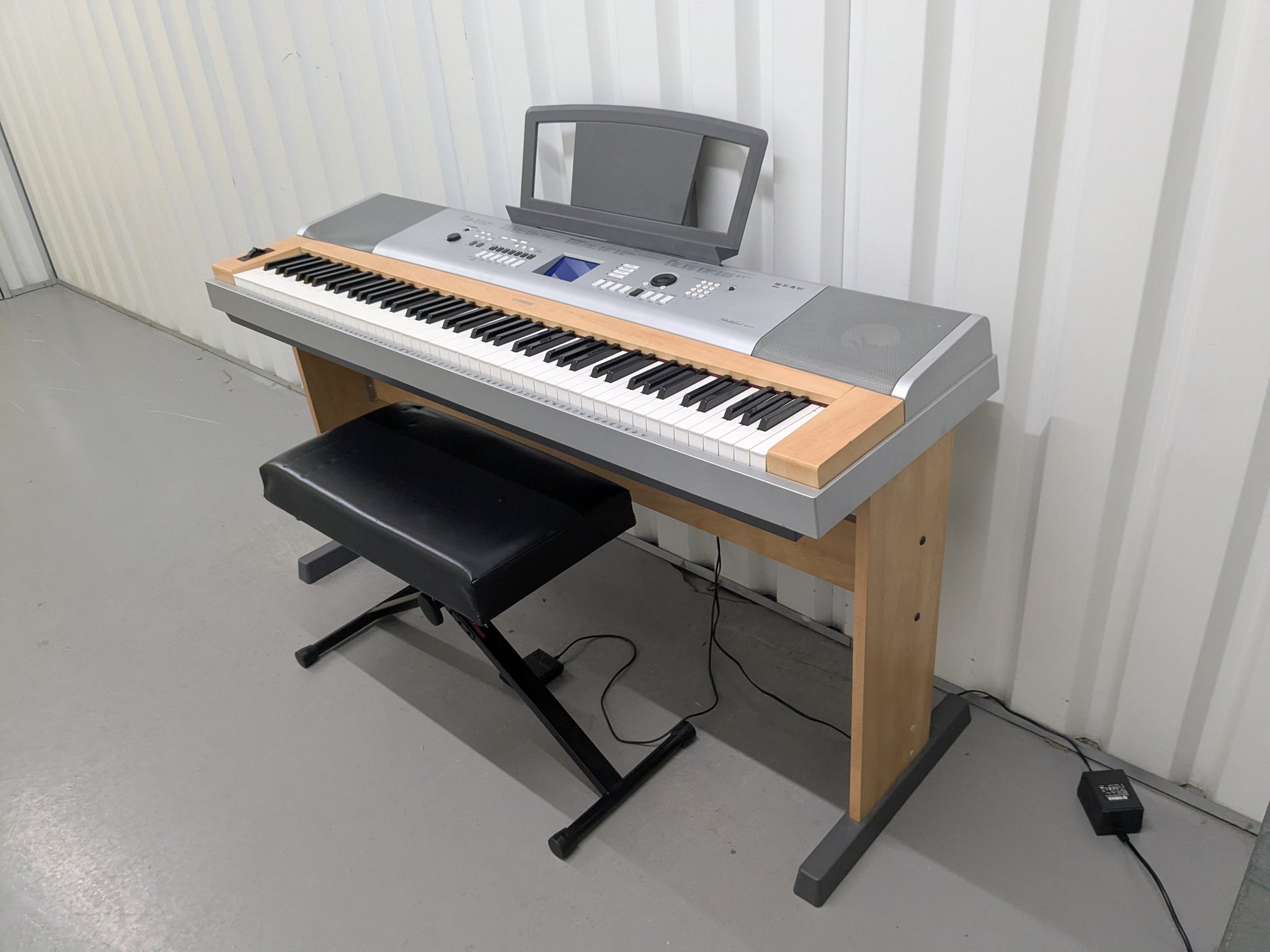 Yamaha DGX-630 88 Key Weighted Keys Portable Grand, stand, pedals