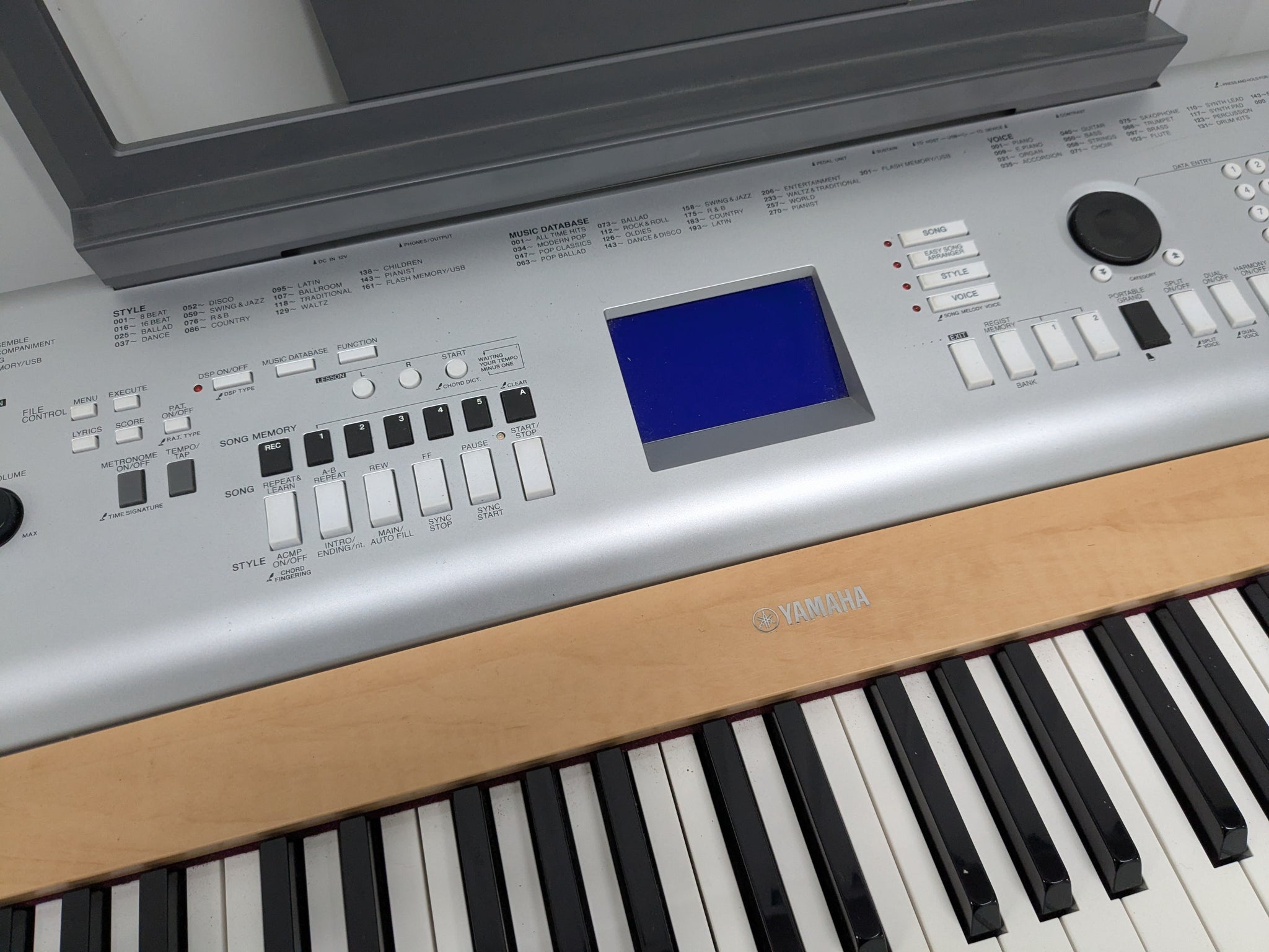 美品 YAMAHA ヤマハ 88鍵 電子ピアノ ポータブルグランド DGX-630 + 別売ペダルユニット LP-7 Yamaha DGX-630 88 Key Weighted Keys Portable Grand, stand, pedals