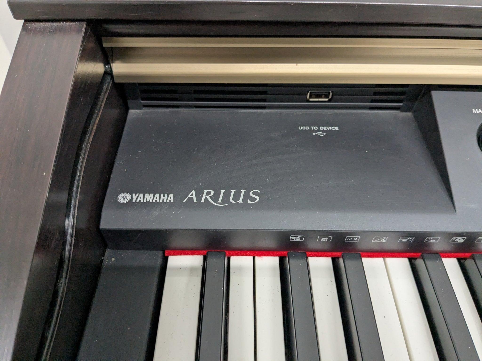 Yamaha Arius YDP-V240 digital piano /arranger + stool in rosewood