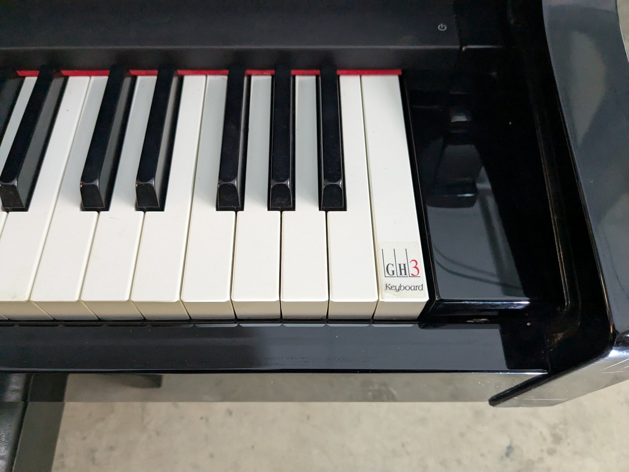 Yamaha Clavinova CLP-465GP in polished glossy black + stool. stock