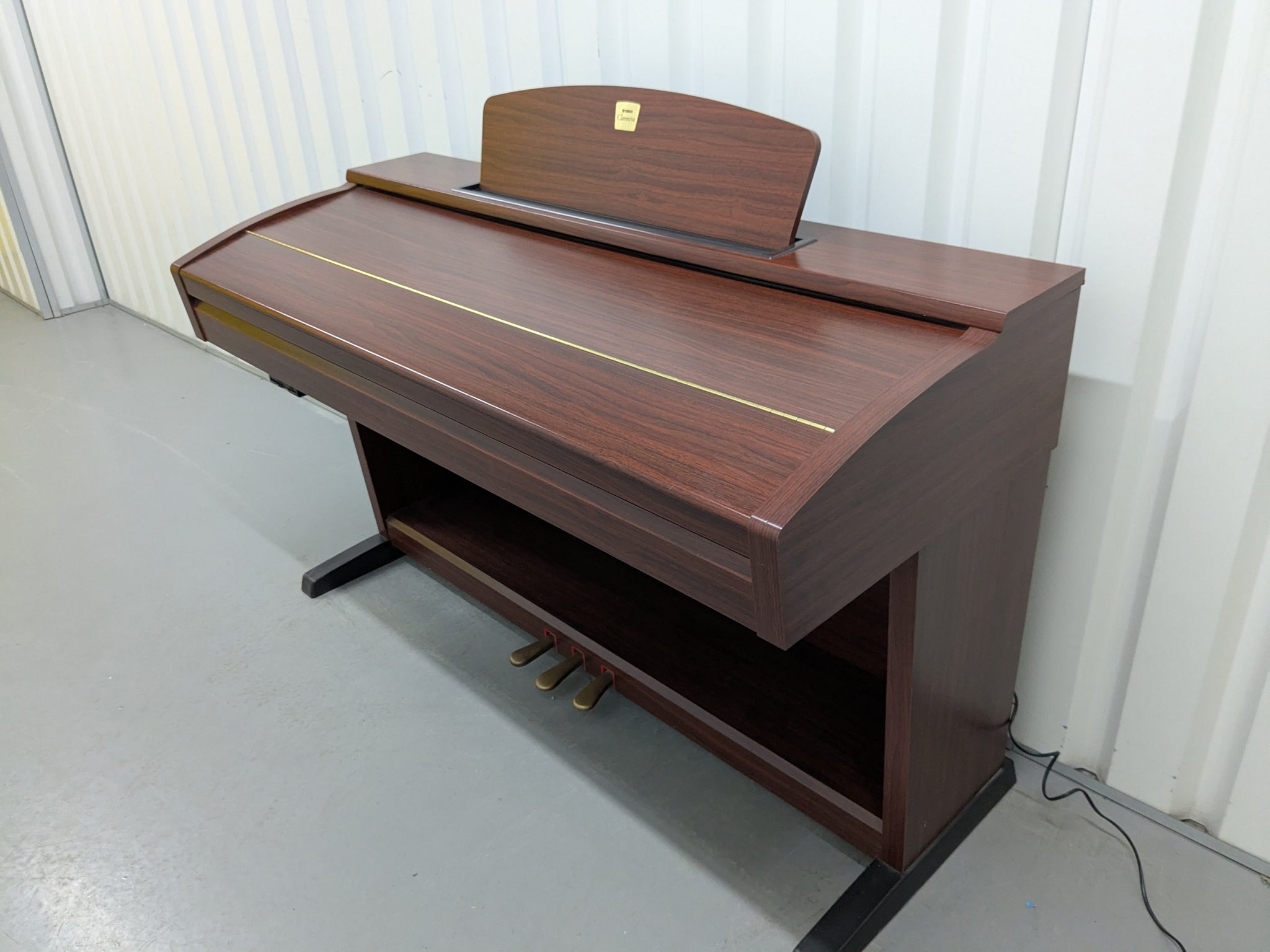 鍵盤楽器 YAMAHA Clavinova CVP-103 Yamaha Clavinova CVP-103 Digital Piano and stool in mahogany