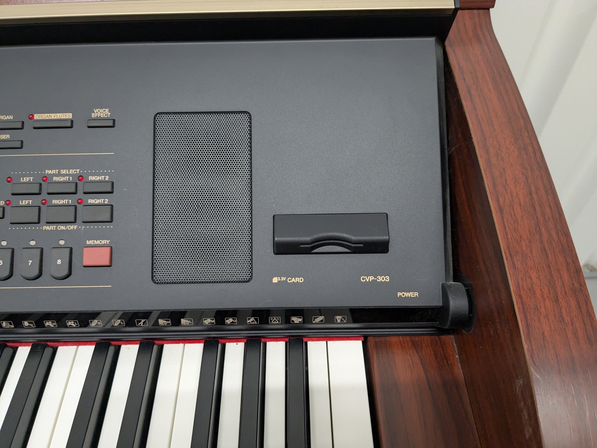 Yamaha Clavinova CVP-303 Digital Piano arranger in mahogany