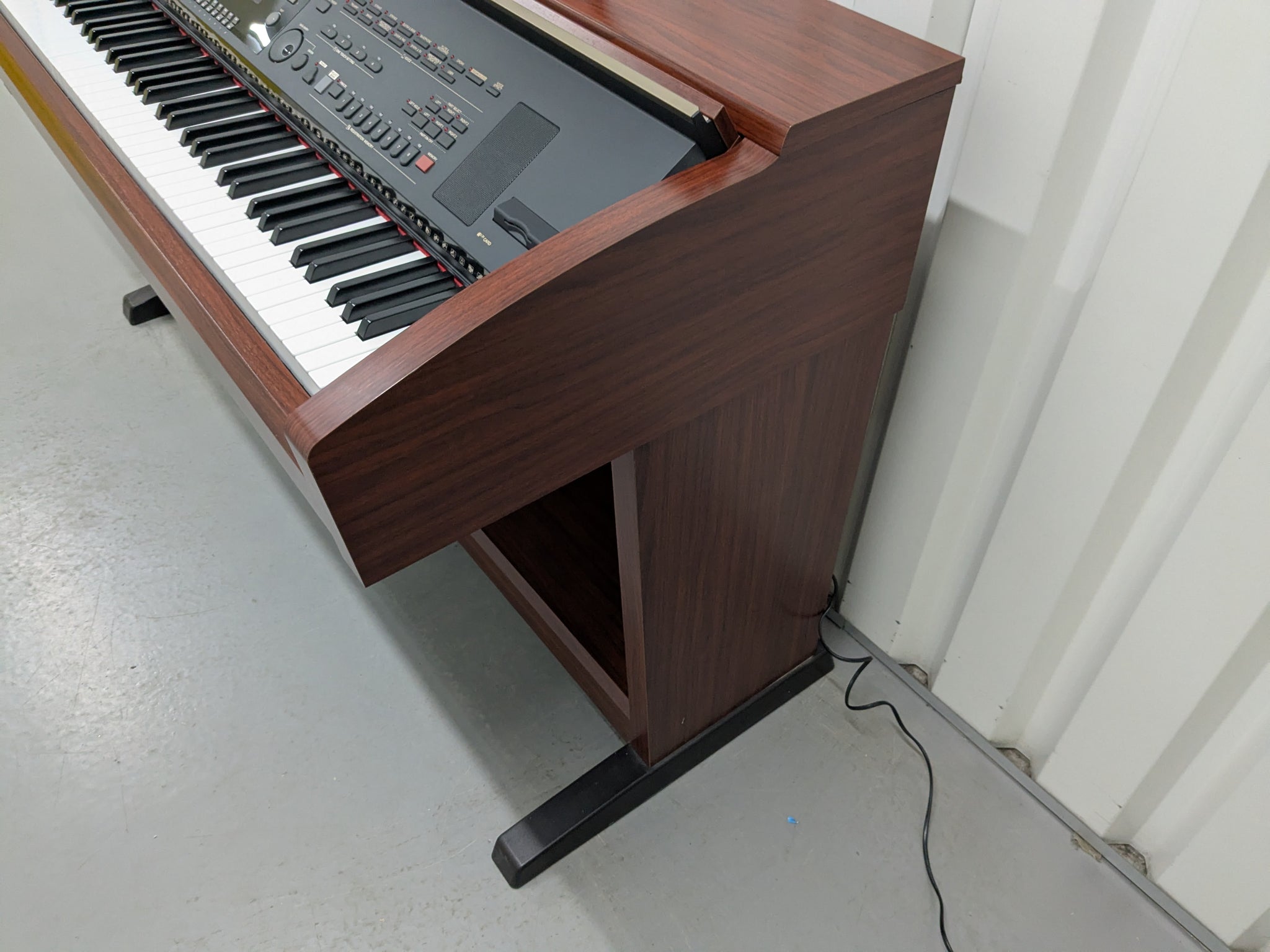 【YAMAHA Clavinova】CVP303 Yamaha Clavinova CVP-303 digital piano arranger and stool in
