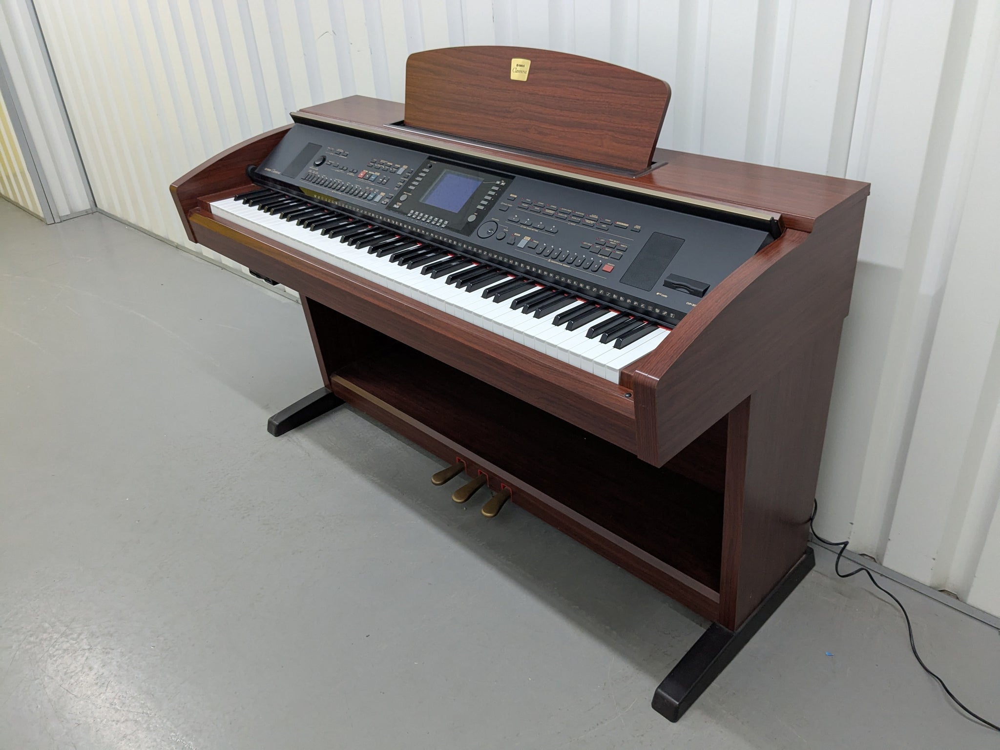 Yamaha Clavinova CVP-303 Digital Piano arranger in mahogany