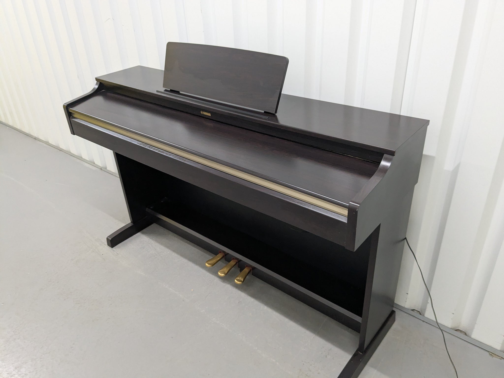 Yamaha Arius YDP-162 Digital Piano in rosewood, clavinova keyboard 