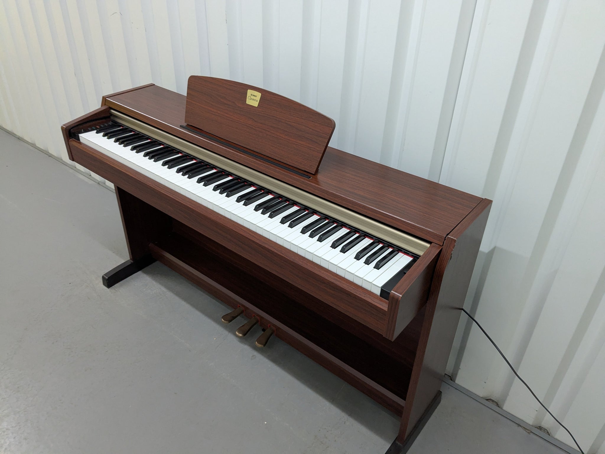 Yamaha Clavinova CLP-220 digital piano in mahogany finish stock