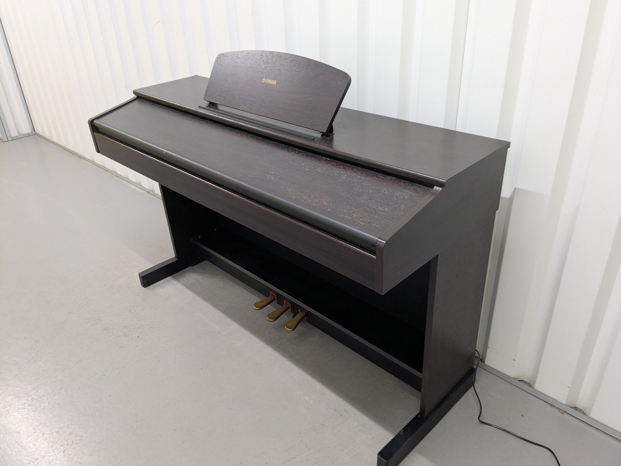 Yamaha Arius YDP-121 Digital Piano in dark rosewood stock nr 25170