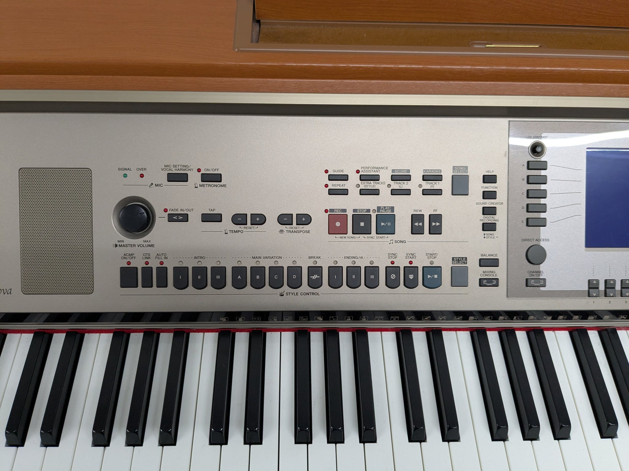 Yamaha Clavinova CVP-303 Digital Piano arranger and stool in