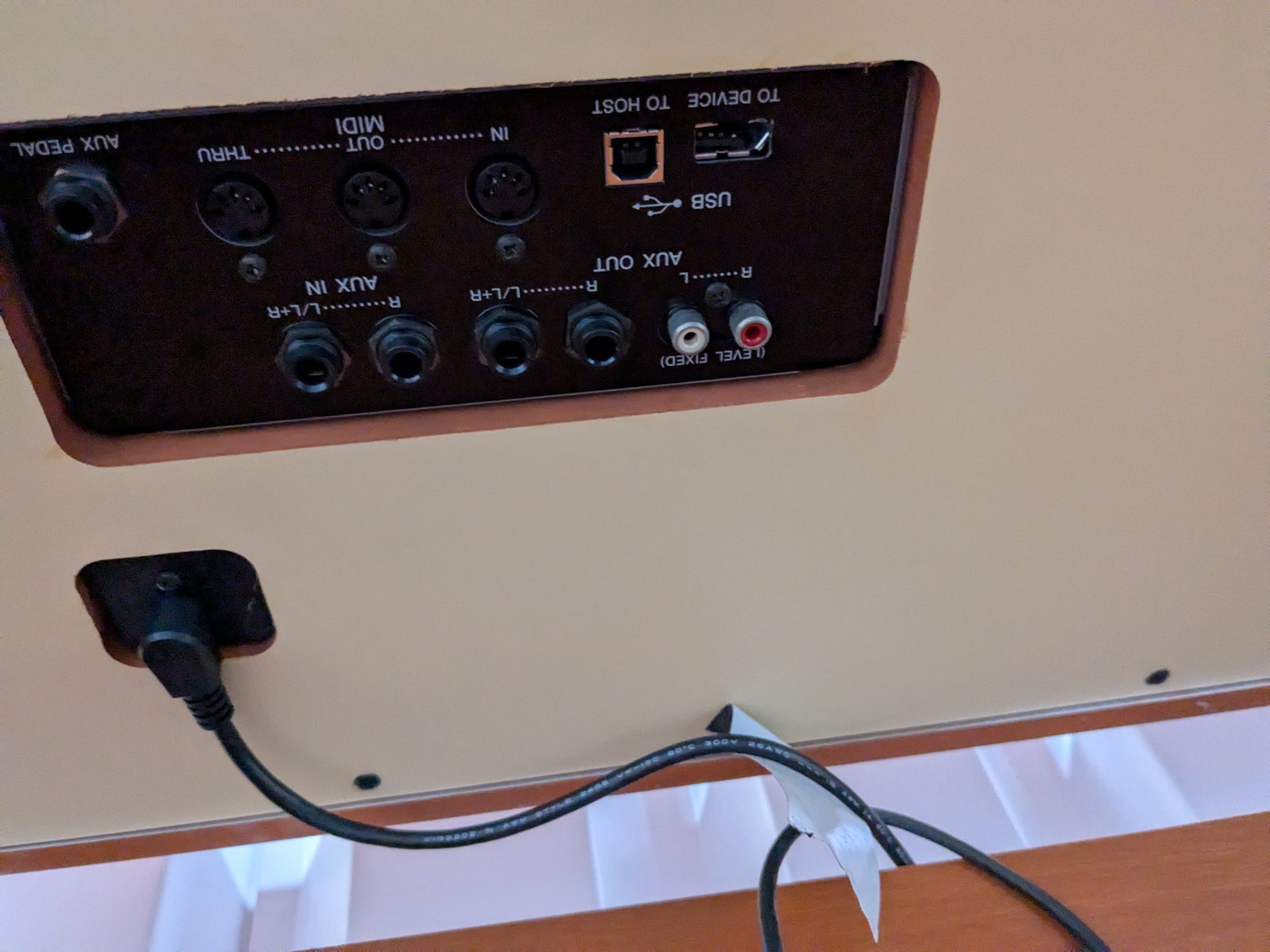 Yamaha Clavinova CVP-303 Digital Piano arranger and stool in