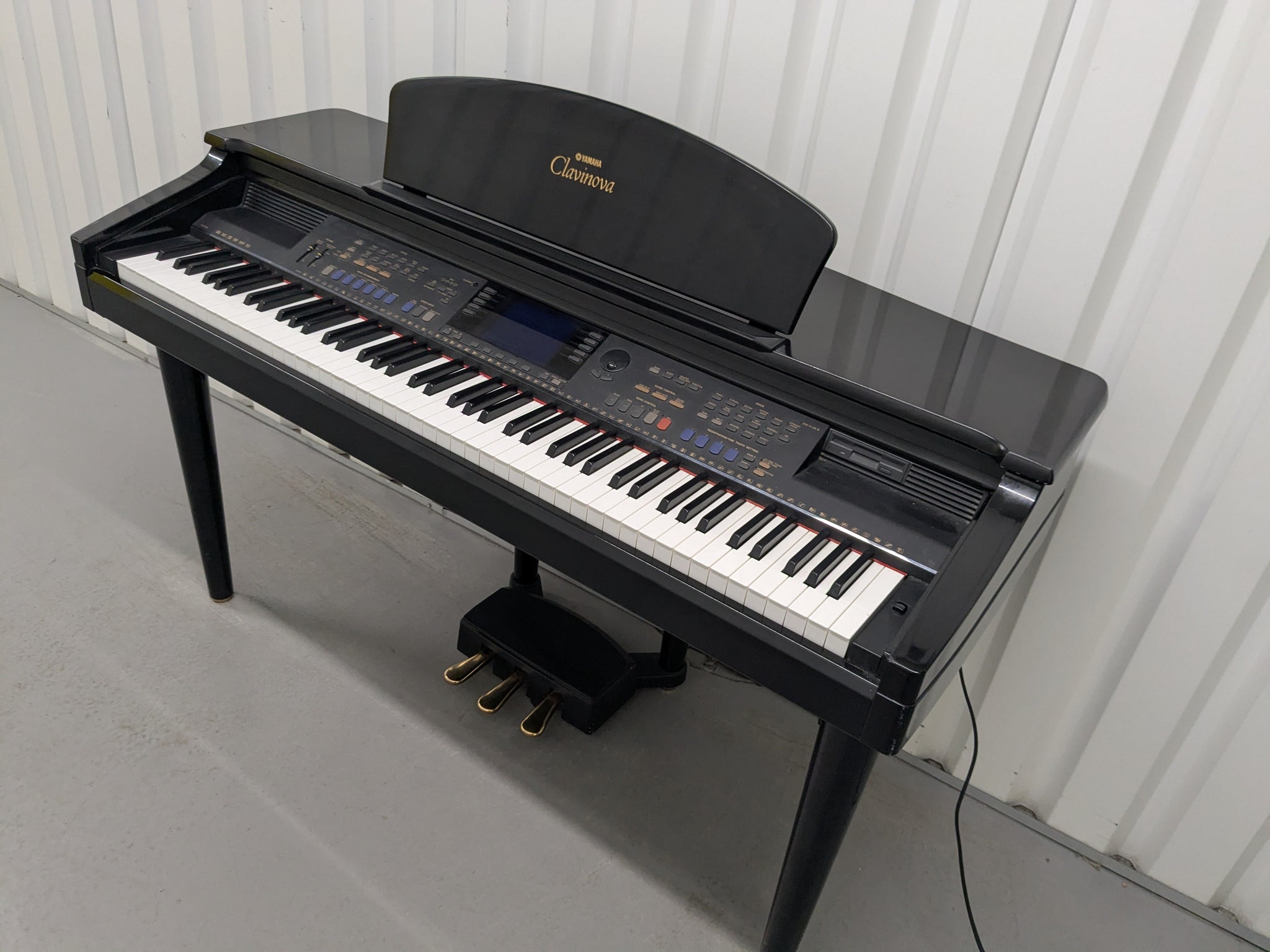 Yamaha Clavinova CVP-109PE Digital Piano in glossy polished black