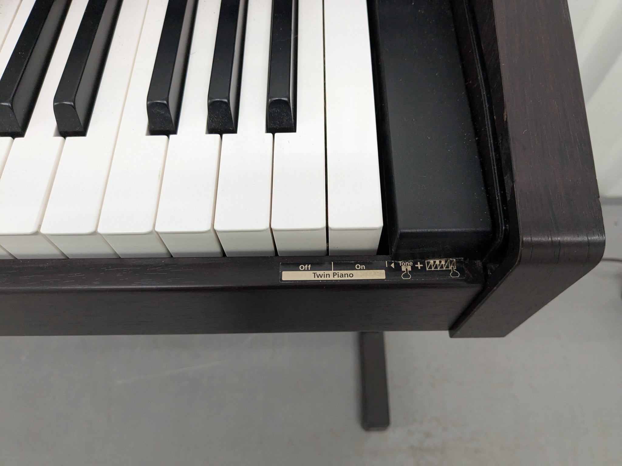 Roland RP101 Digital Piano in dark rosewood Stock # 2590 – Sulinda