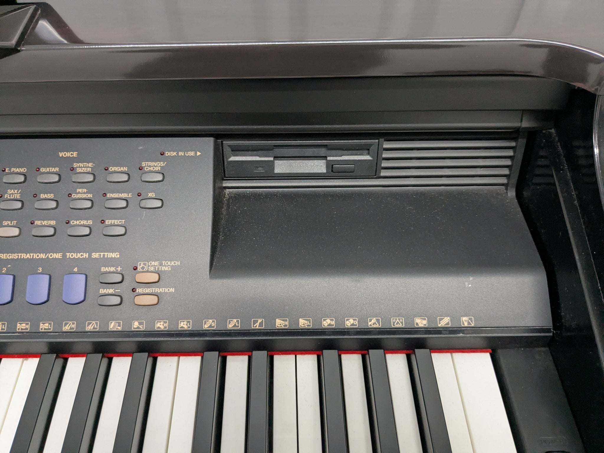 Yamaha Clavinova CVP-107 digital piano arranger glossy dark