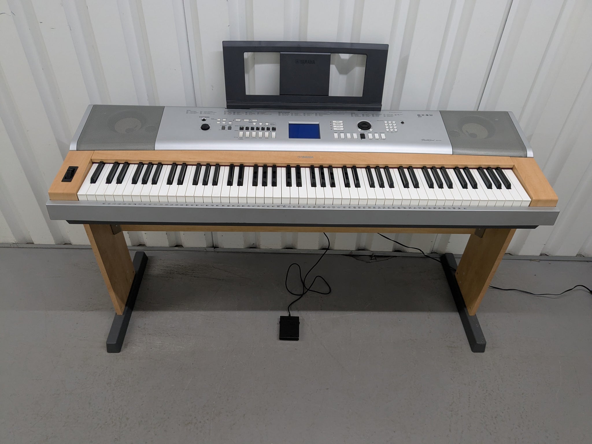 美品 YAMAHA ヤマハ 88鍵 電子ピアノ ポータブルグランド DGX-630 + 別売ペダルユニット LP-7 美品 YAMAHA ヤマハ 88鍵 電子ピアノ ポータブルグランド DGX-630 +