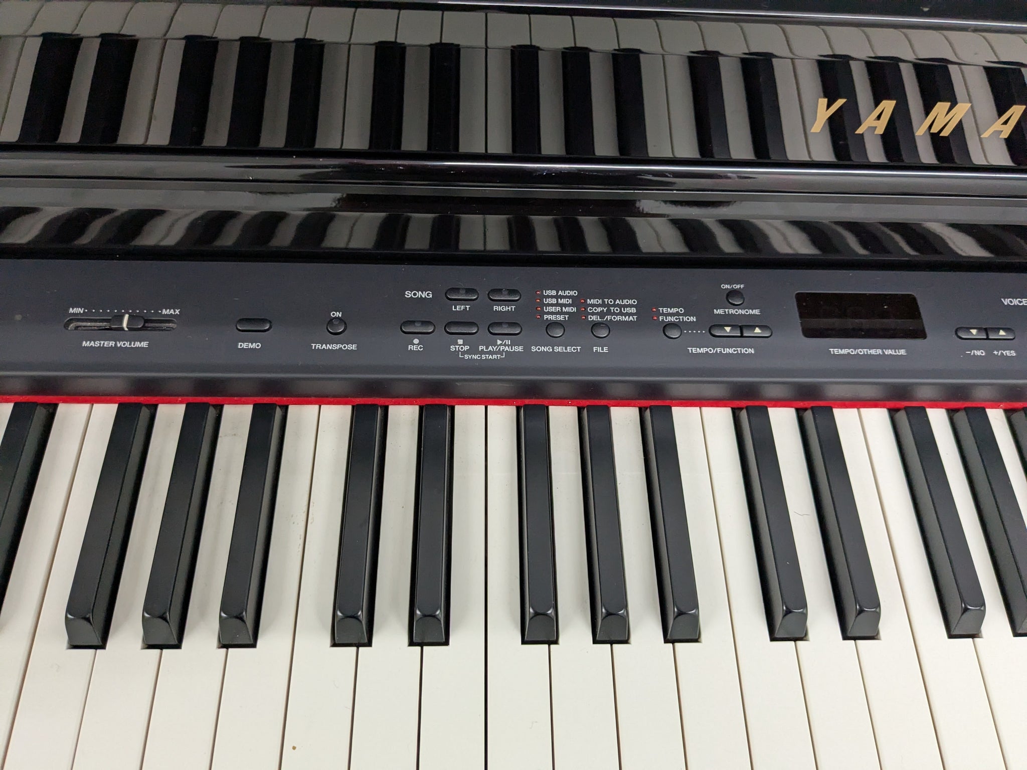 Yamaha Clavinova CLP-470 digital piano polished ebony glossy black