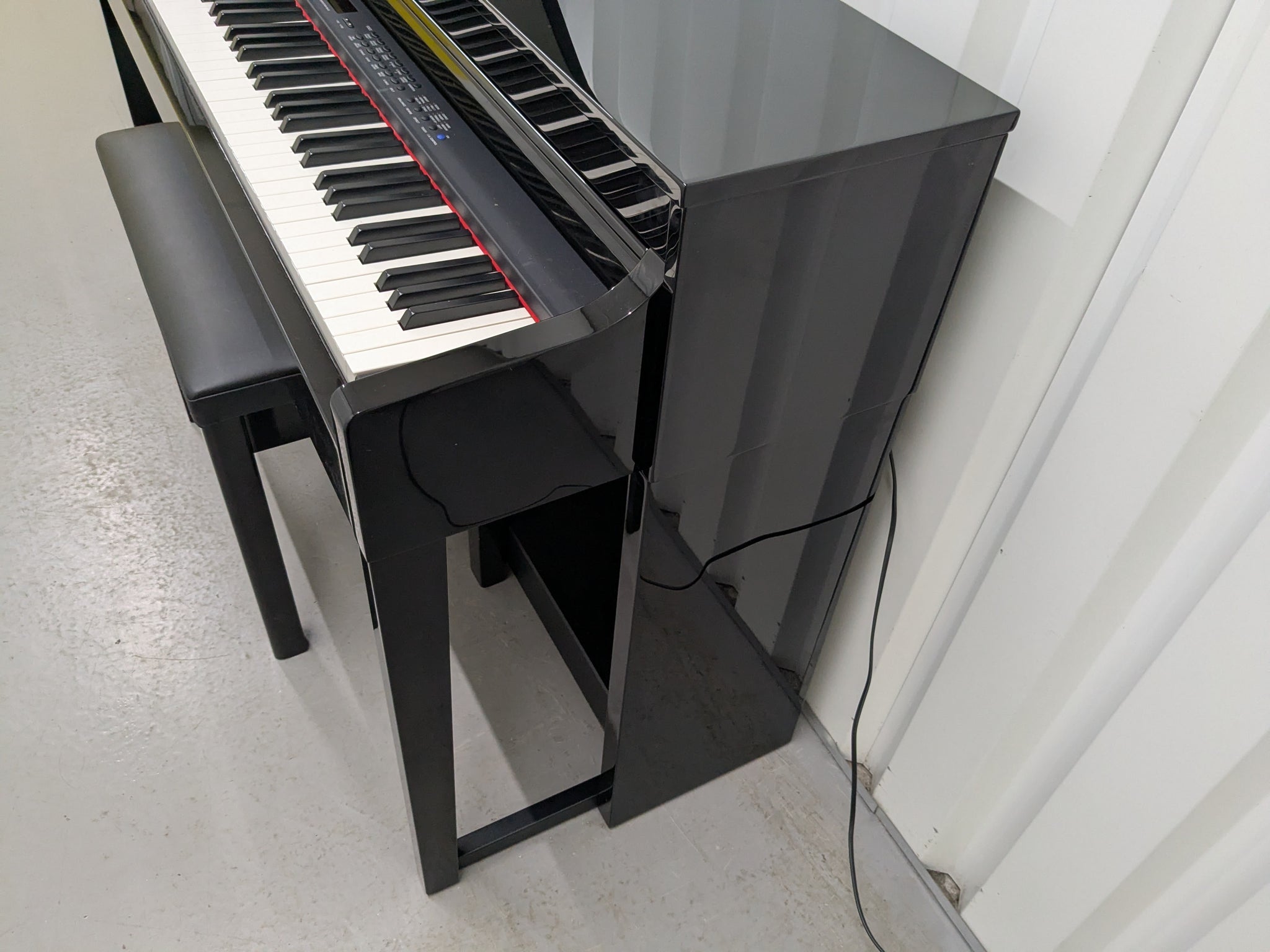 Yamaha Clavinova CLP-470 digital piano polished ebony glossy black