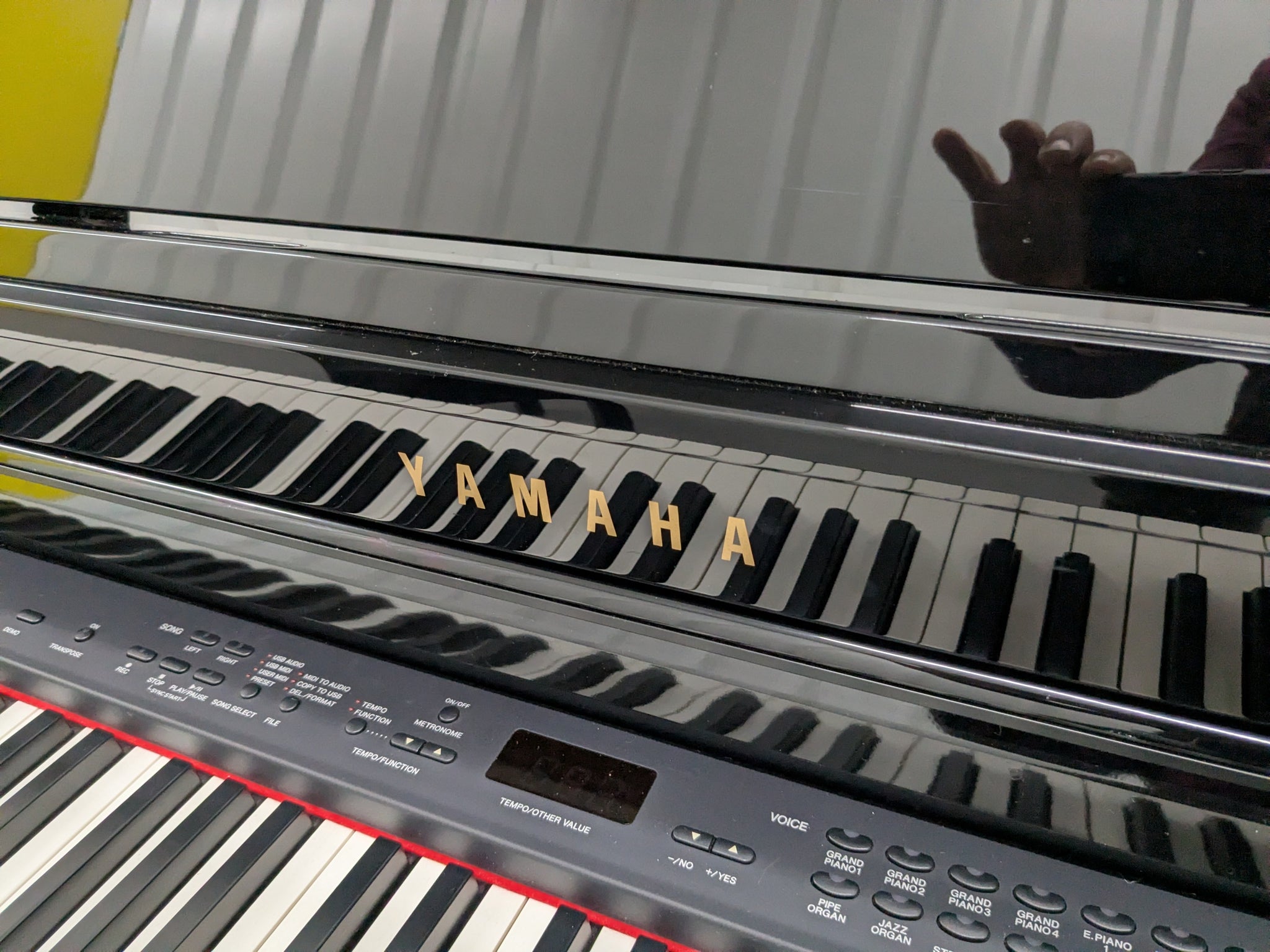 Yamaha Clavinova CLP-470 digital piano polished ebony glossy black