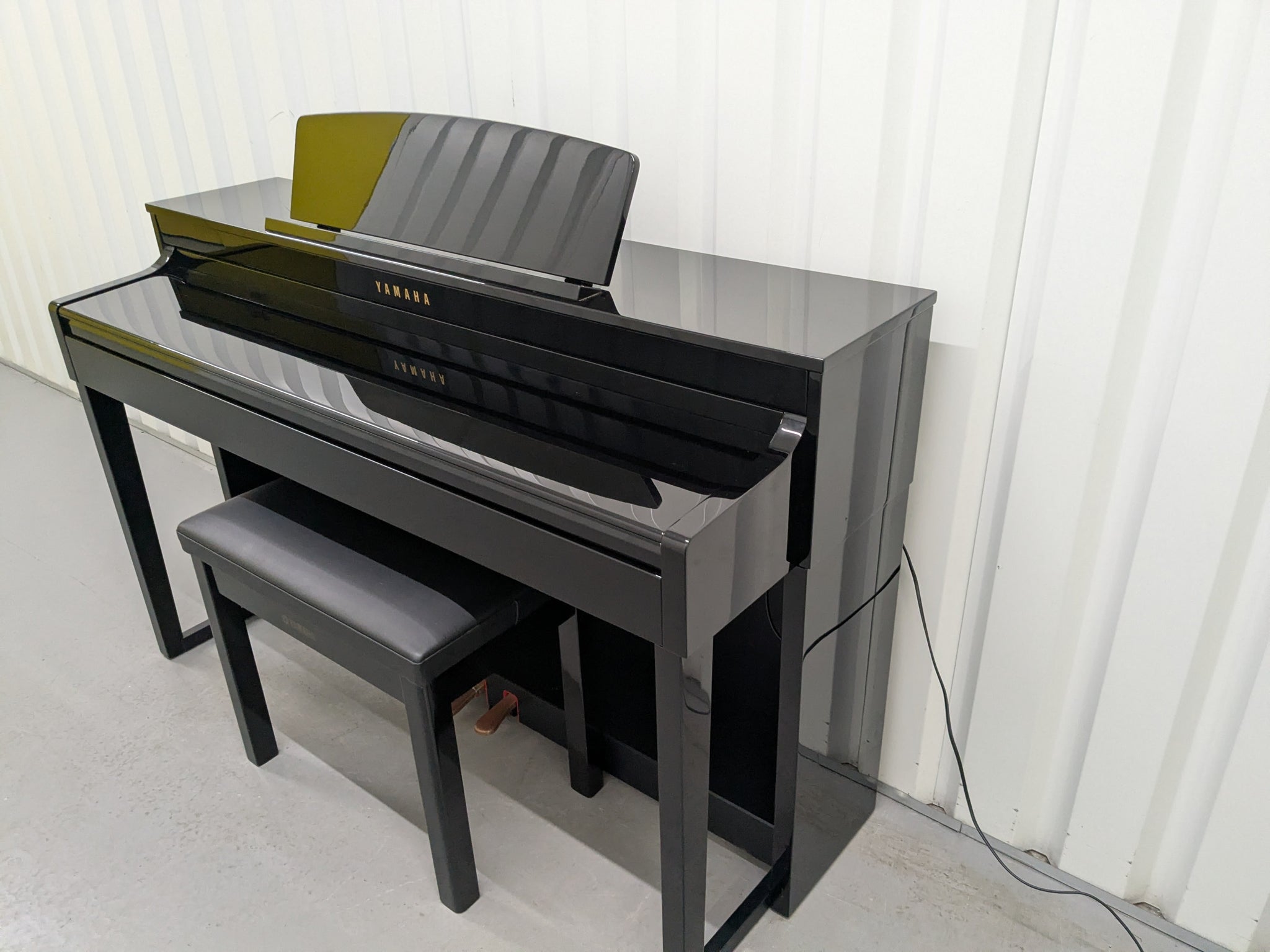 Yamaha Clavinova CLP-470 digital piano polished ebony glossy black