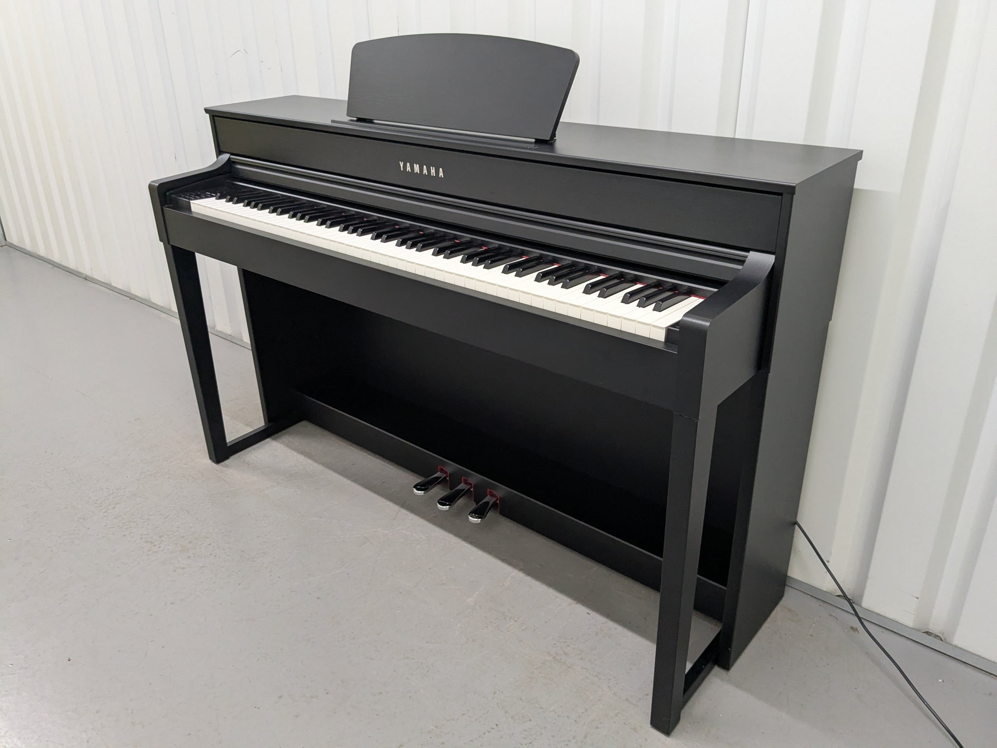 Yamaha Clavinova CLP-535 digital piano in satin black finish stock