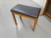 Load image into Gallery viewer, Yamaha Clavinova CLP-950 Digital Piano and stool in cherry wood finish stock nr 25320
