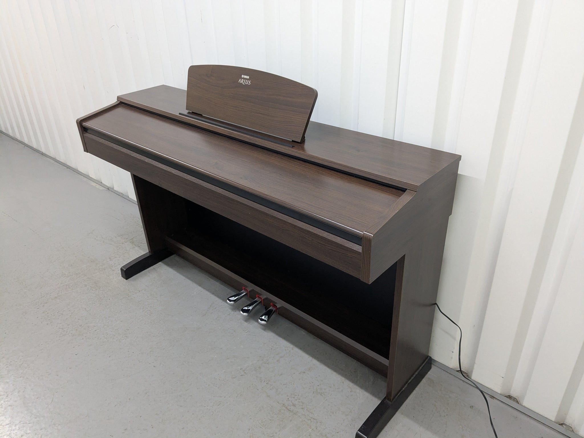 Yamaha Arius YDP-140 digital piano in rosewood finish stock