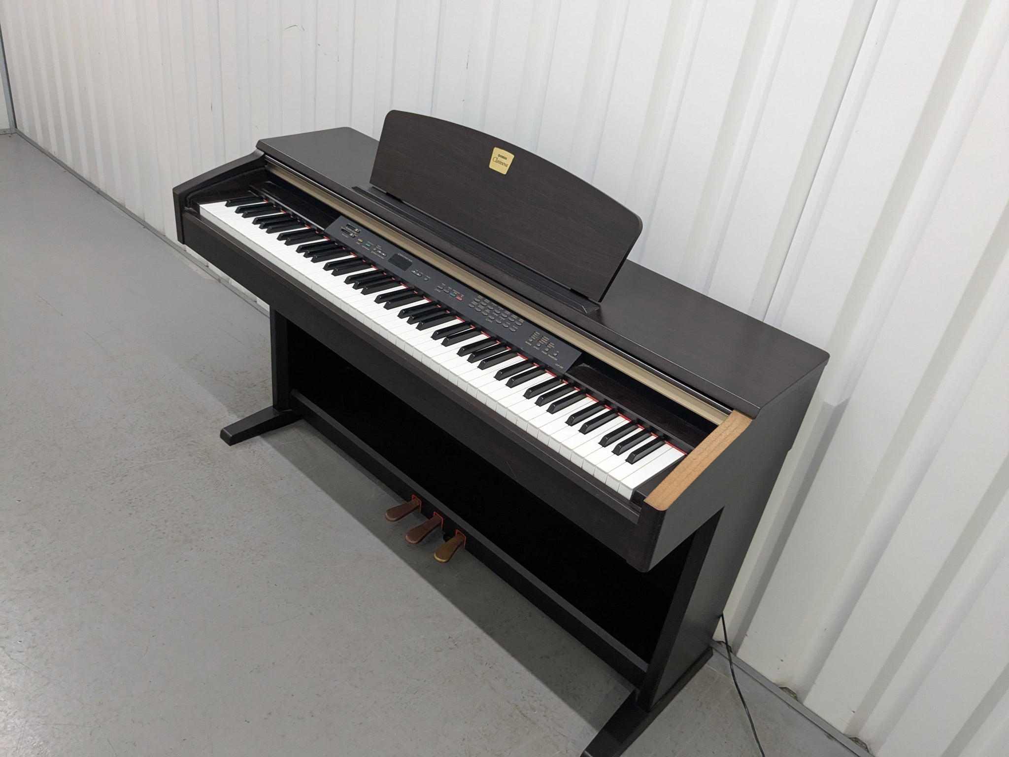 Yamaha Clavinova CLP-120 Digital Piano in dark rosewood stock
