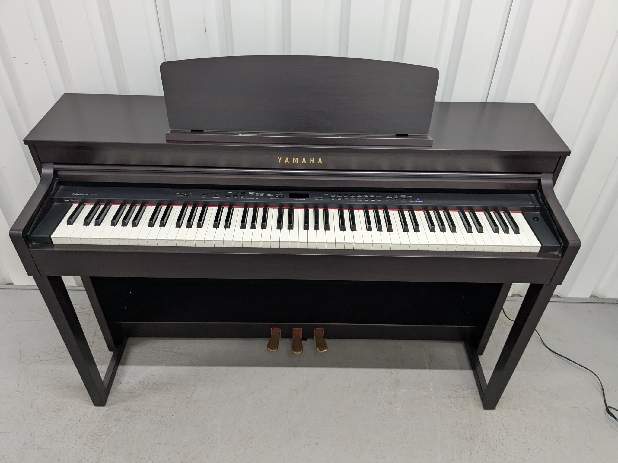 Yamaha Clavinova CLP-440 Digital Piano in dark rosewood stock no