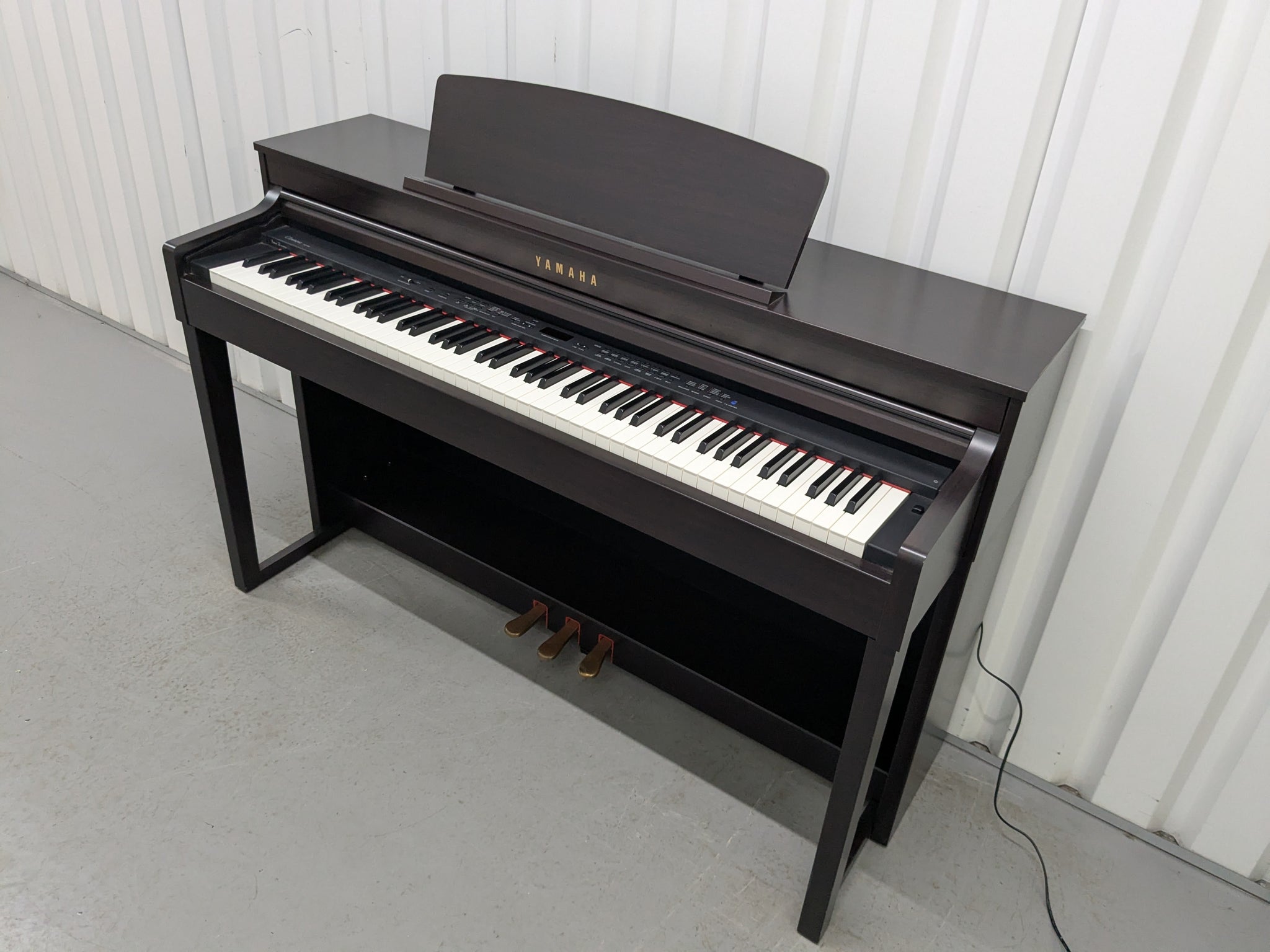 Yamaha Clavinova CLP-440 Digital Piano in dark rosewood stock no