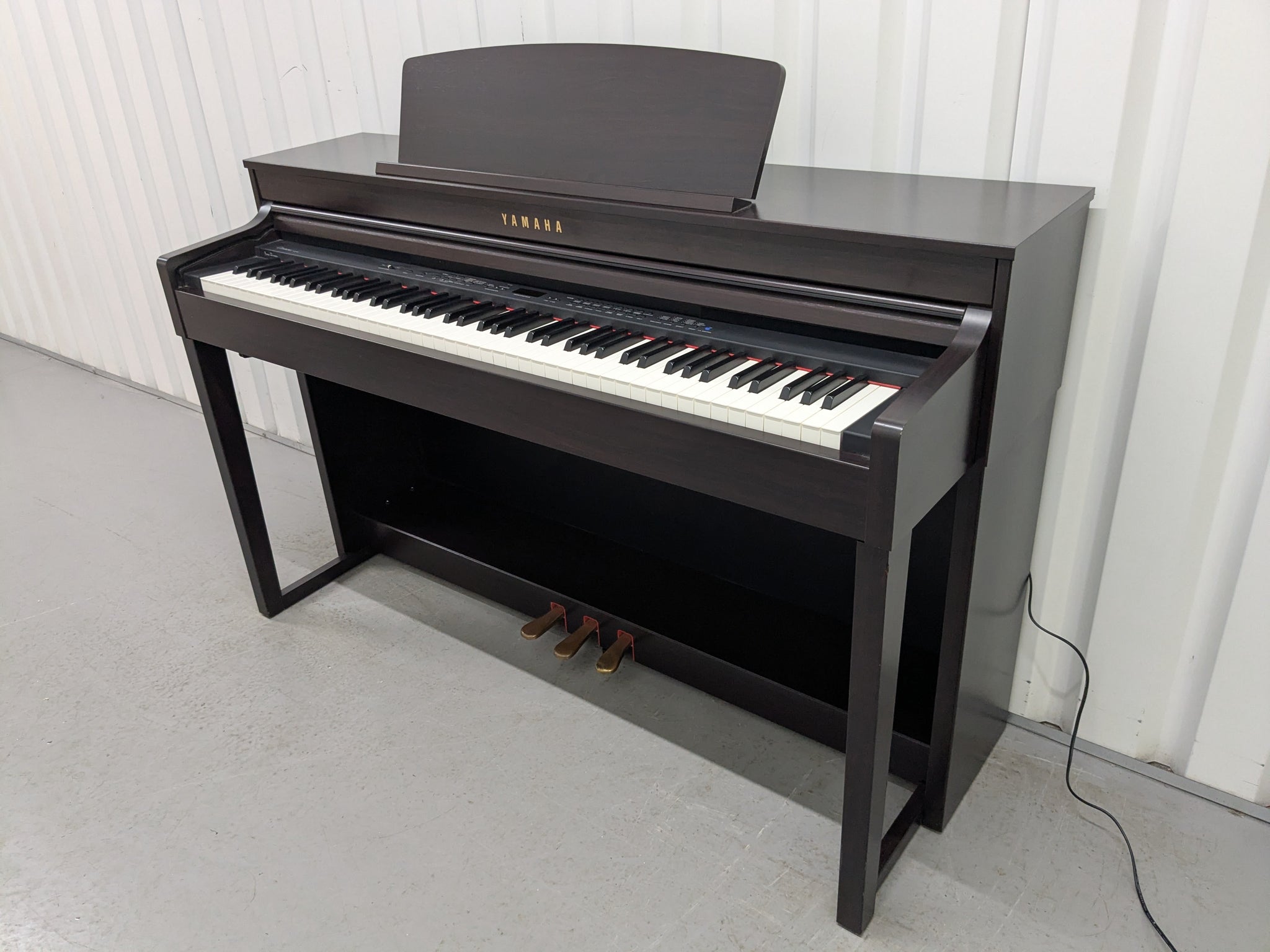 Yamaha Clavinova CLP-440 Digital Piano in dark rosewood stock no