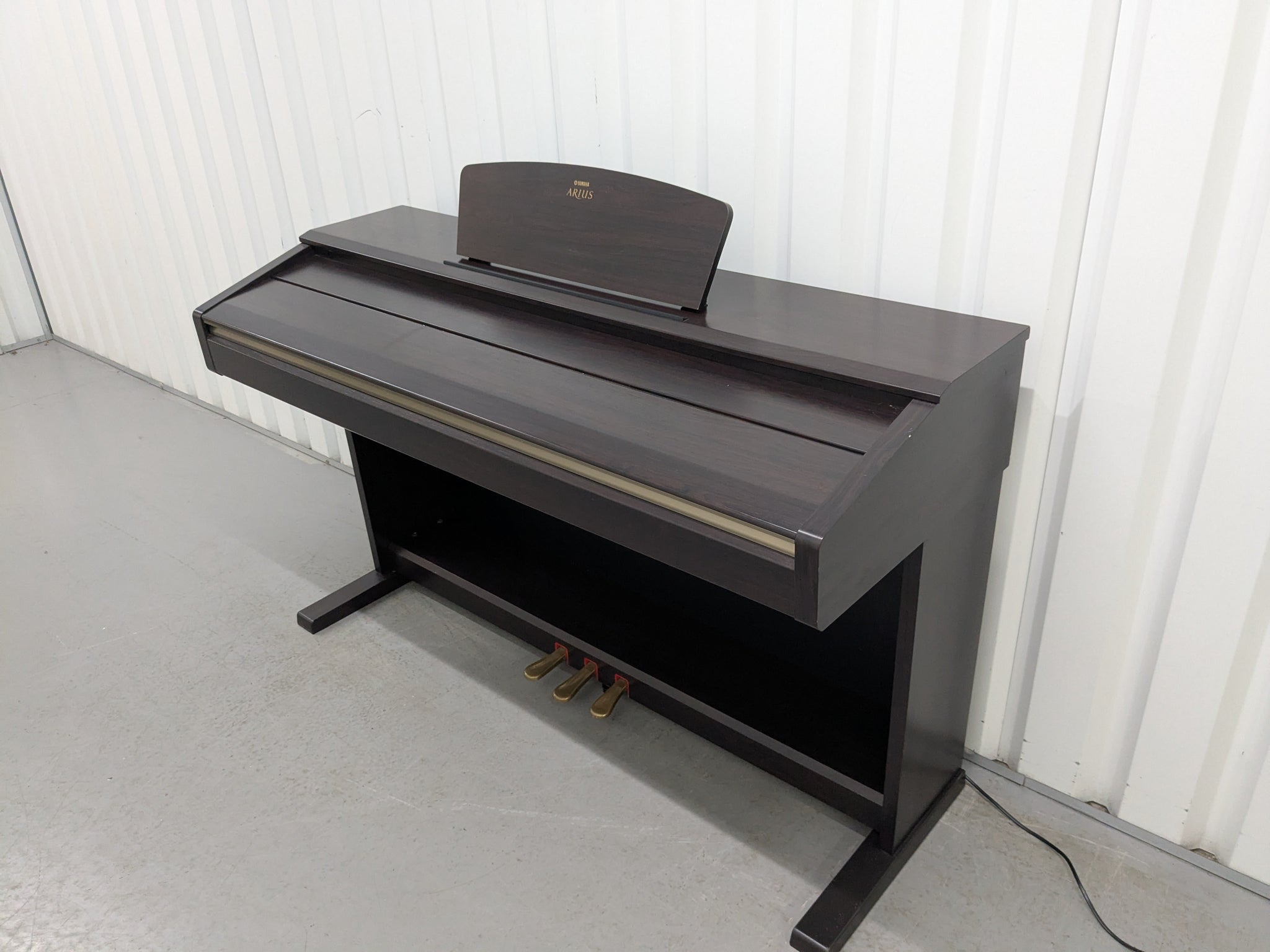 Yamaha Arius YDP-V240 digital piano /arranger + stool in rosewood